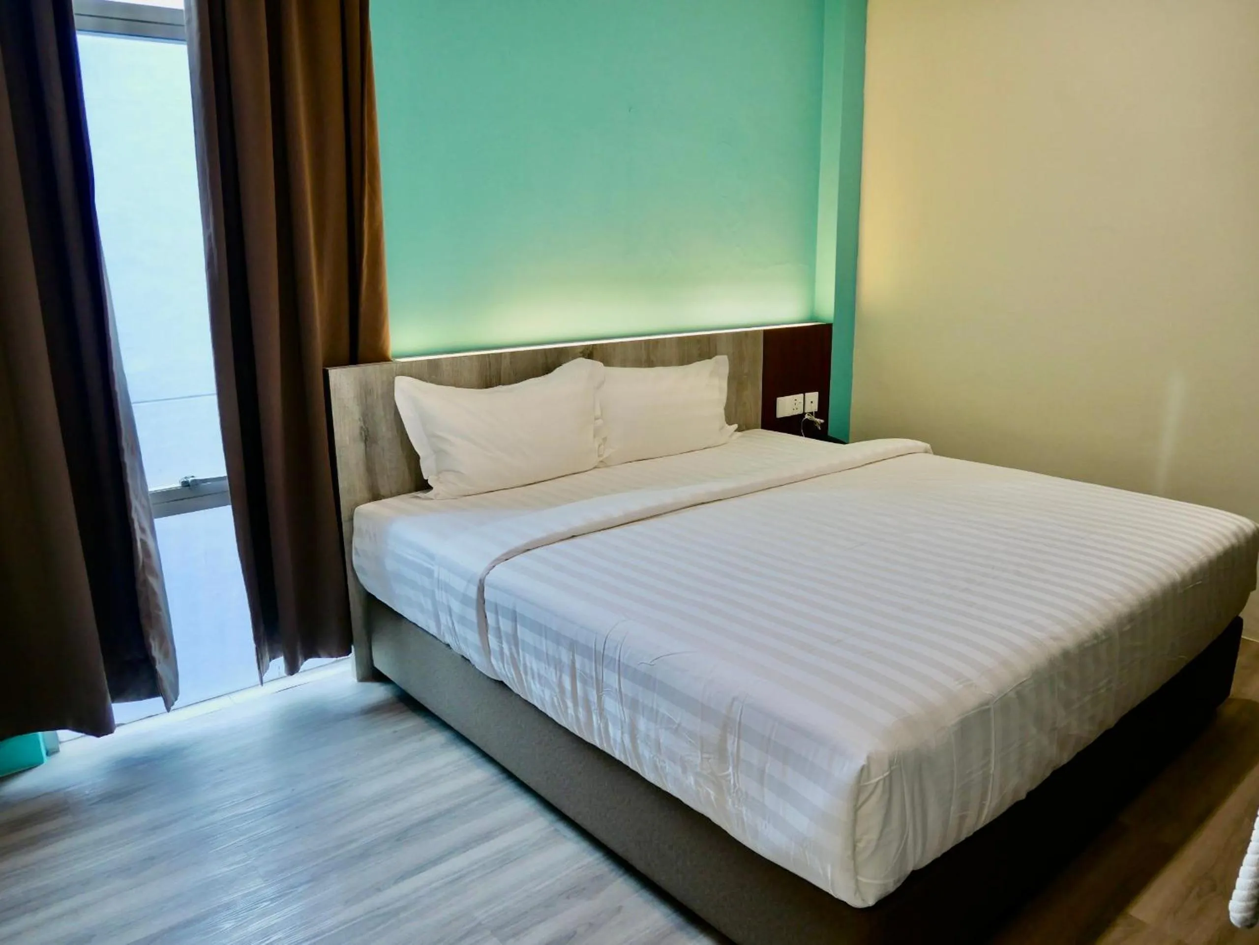Bedroom, Bed in Pantai Regal City Hotel