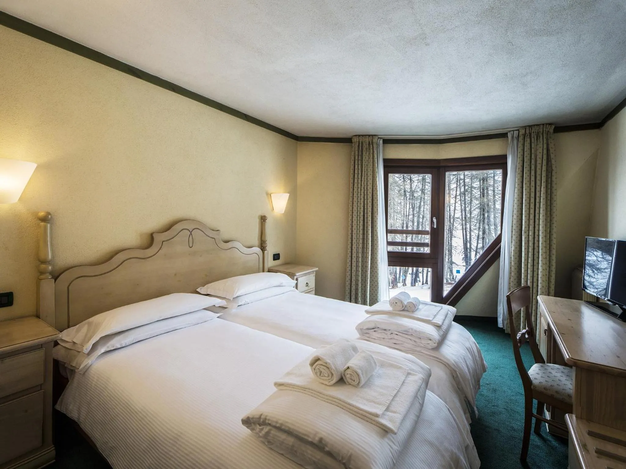 Photo of the whole room, Bed in TH Pila