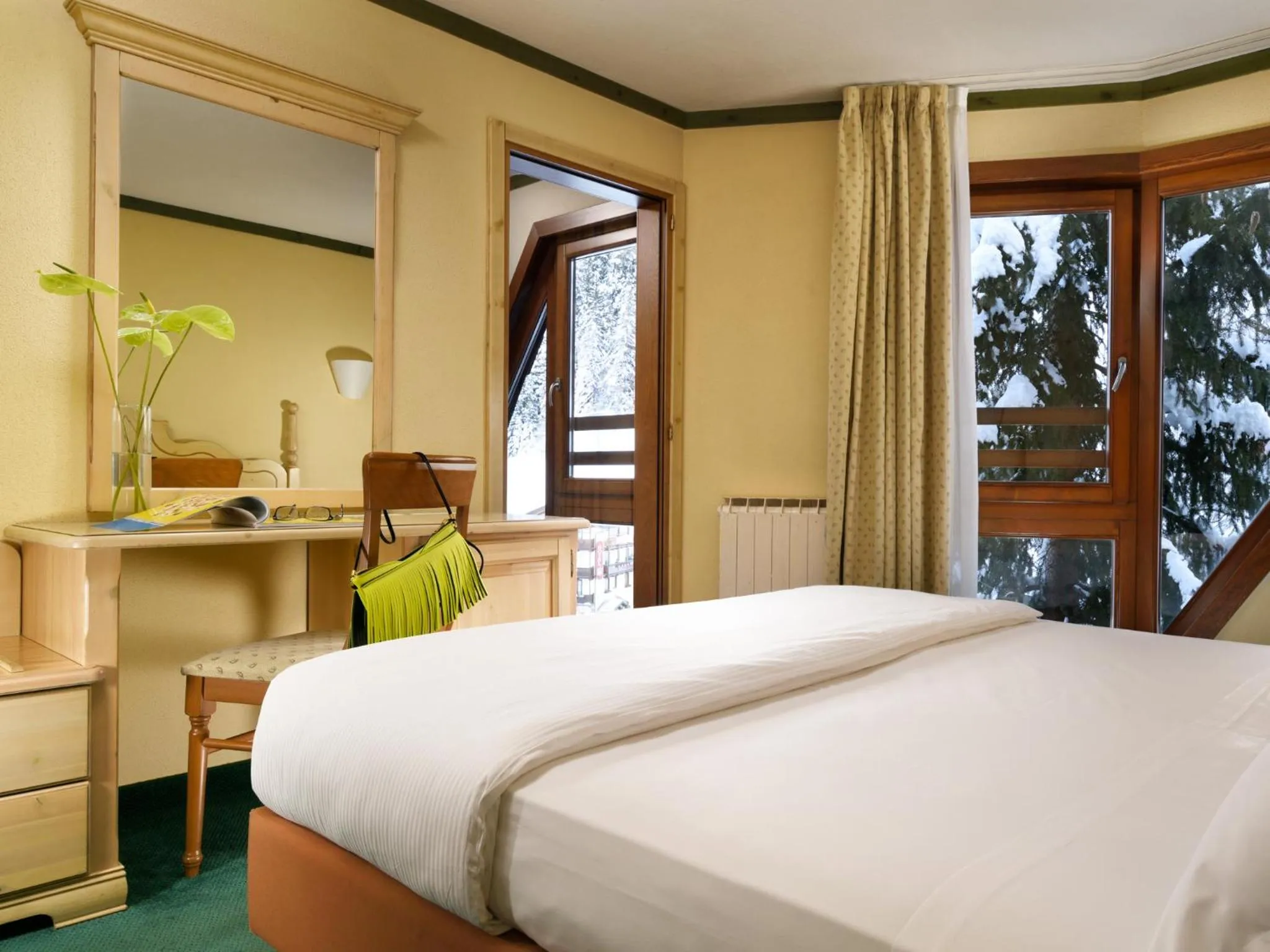 Photo of the whole room, Bed in TH Pila