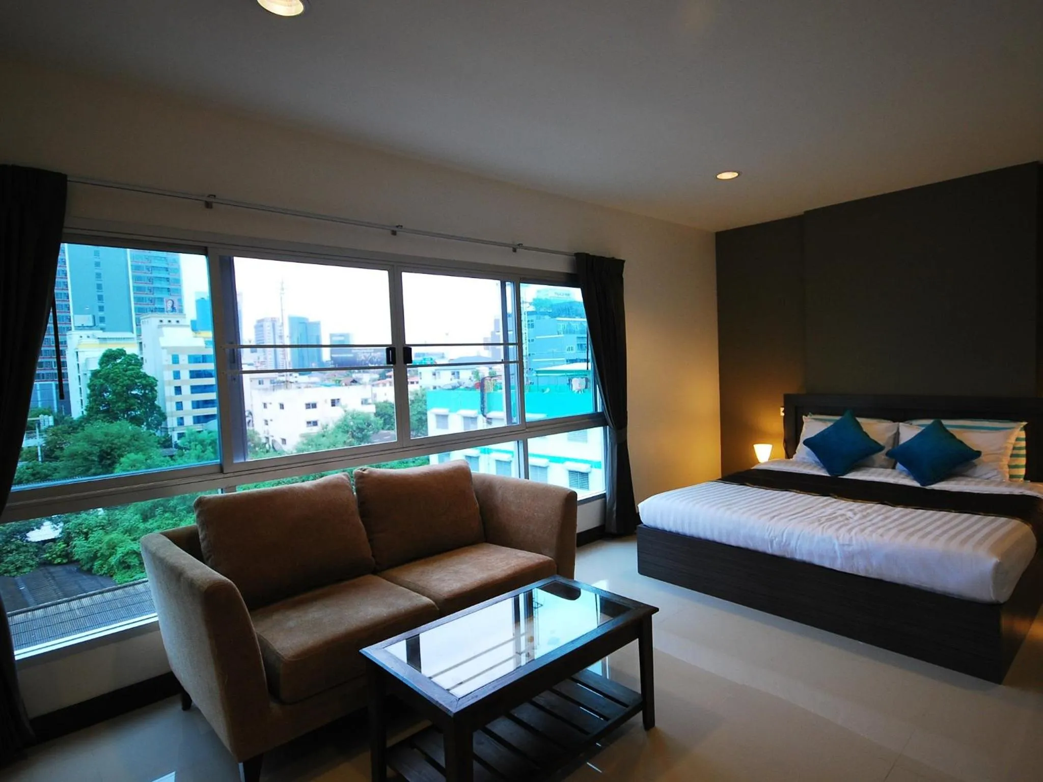 Photo of the whole room, Bed in Baan Mina