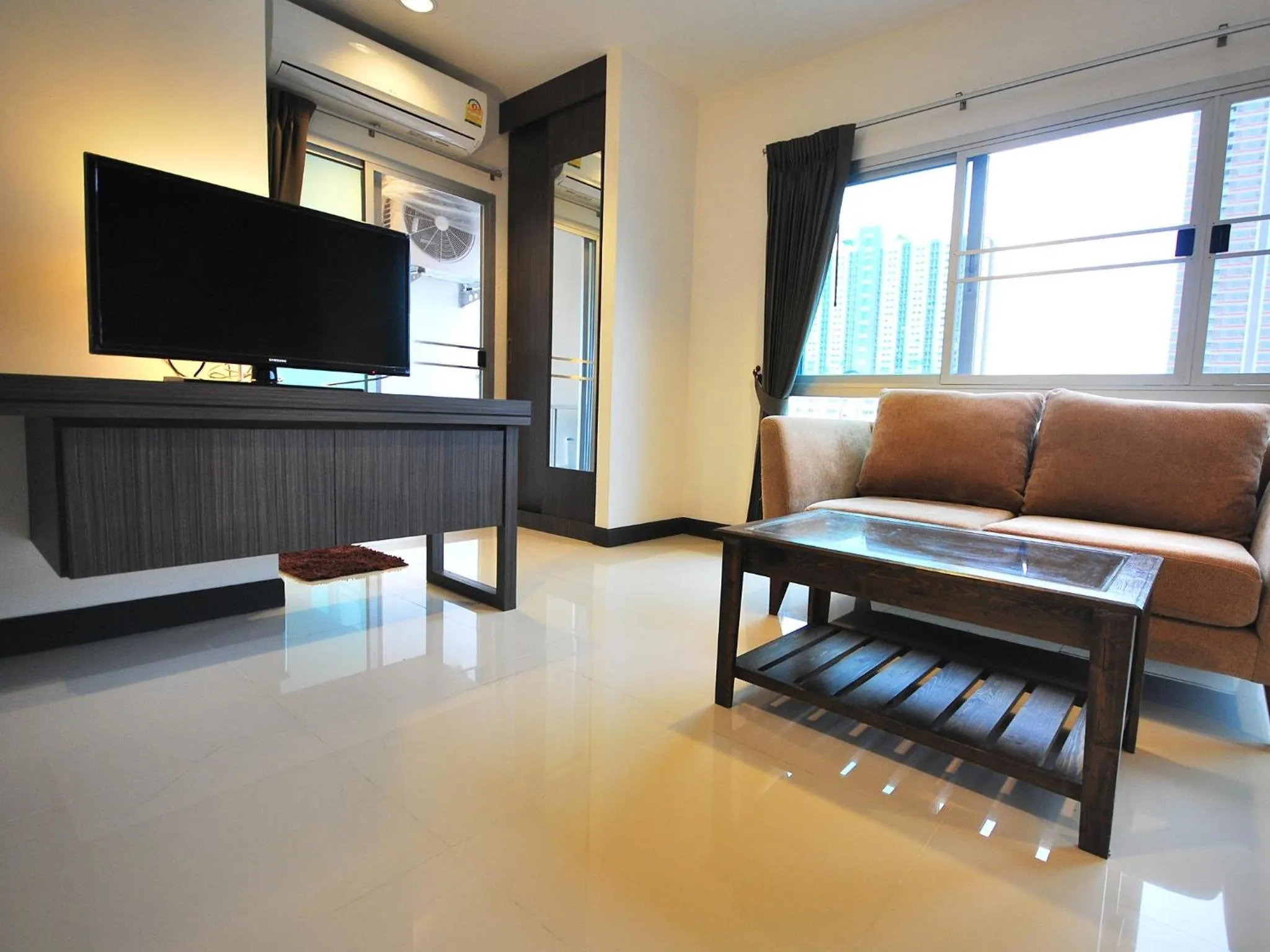 TV and multimedia in Baan Mina