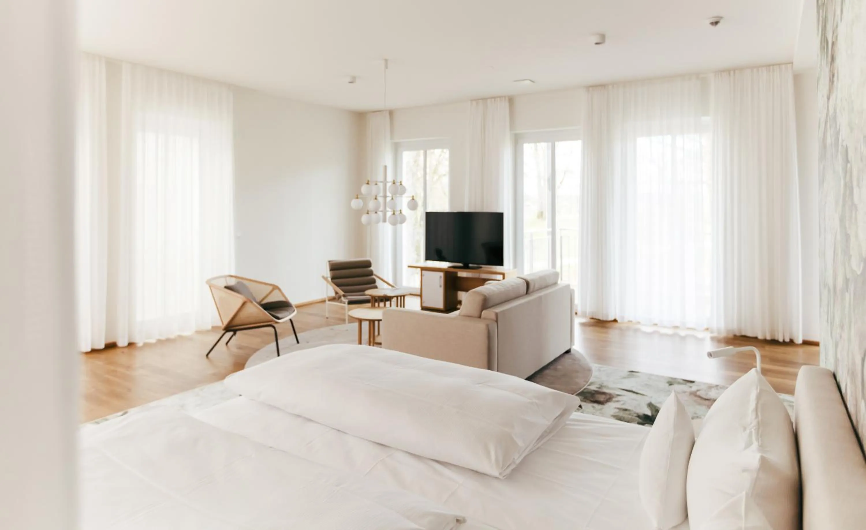 Living room, Bed in B&O Parkhotel