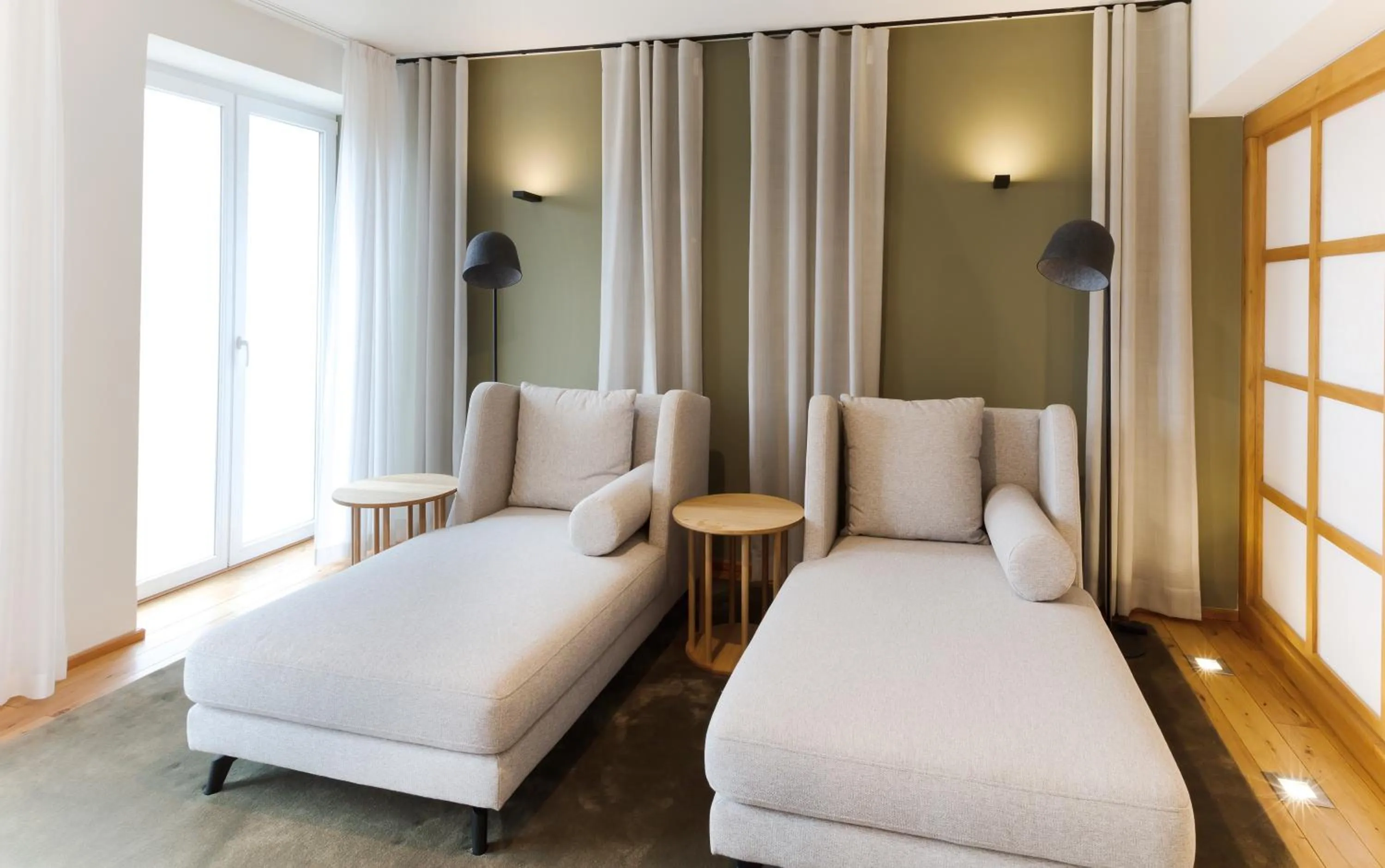 Living room, Bed in B&O Parkhotel