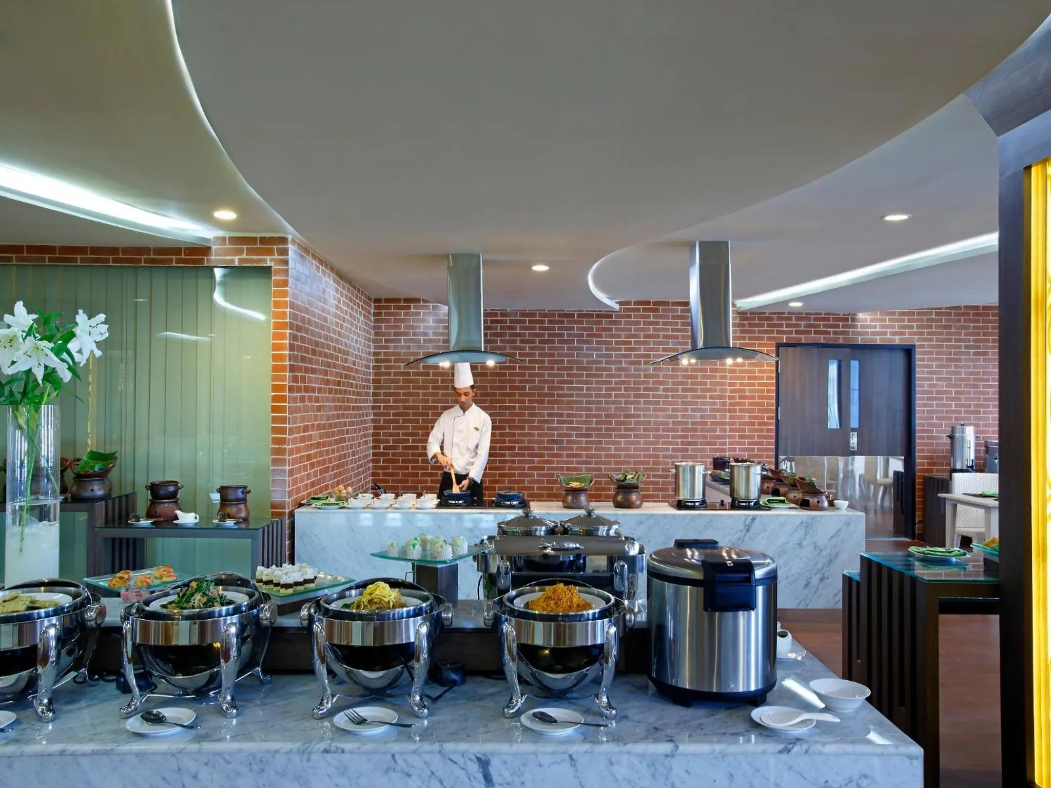 Restaurant/places to eat in Hotel Santika Depok