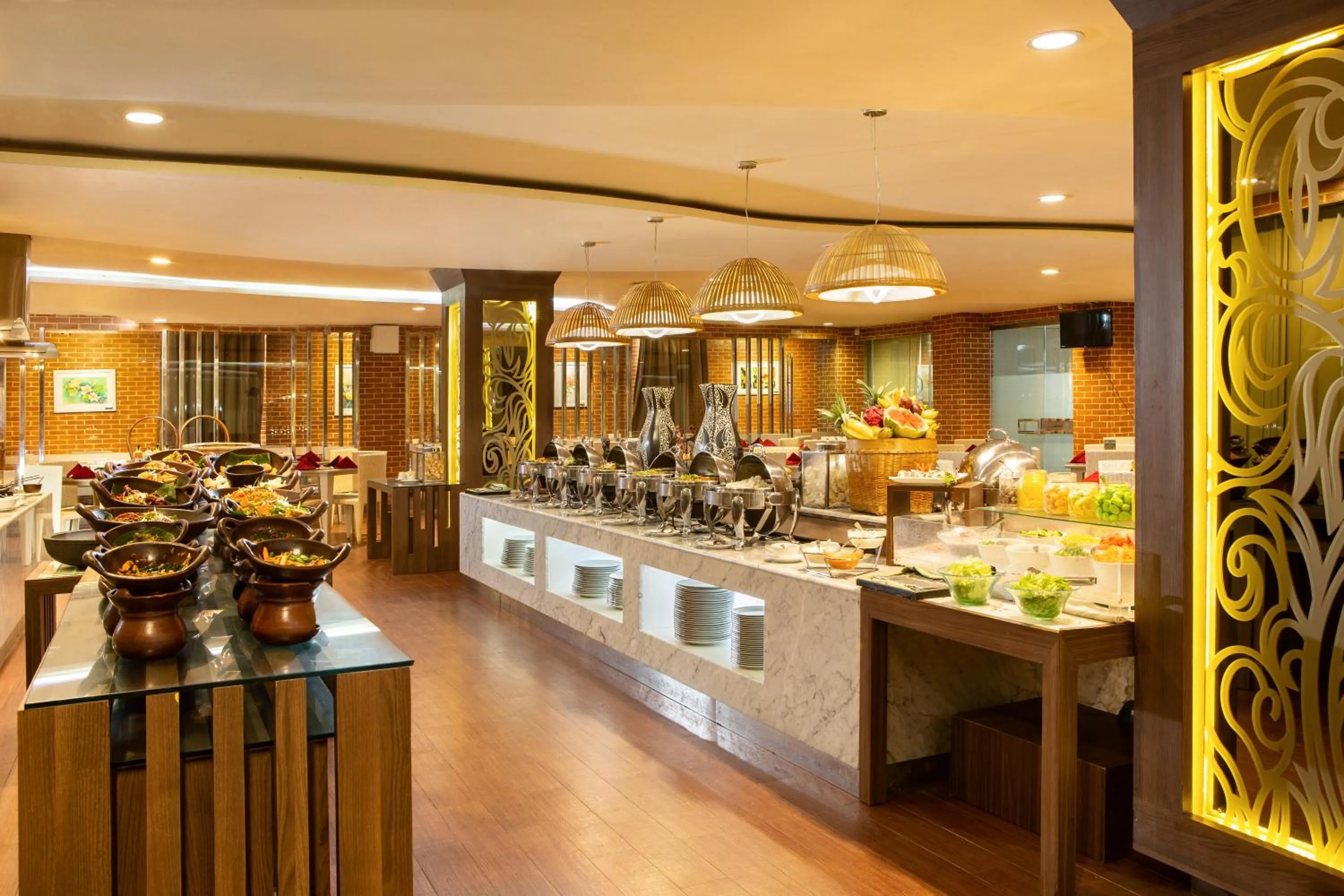 Restaurant/places to eat in Hotel Santika Depok