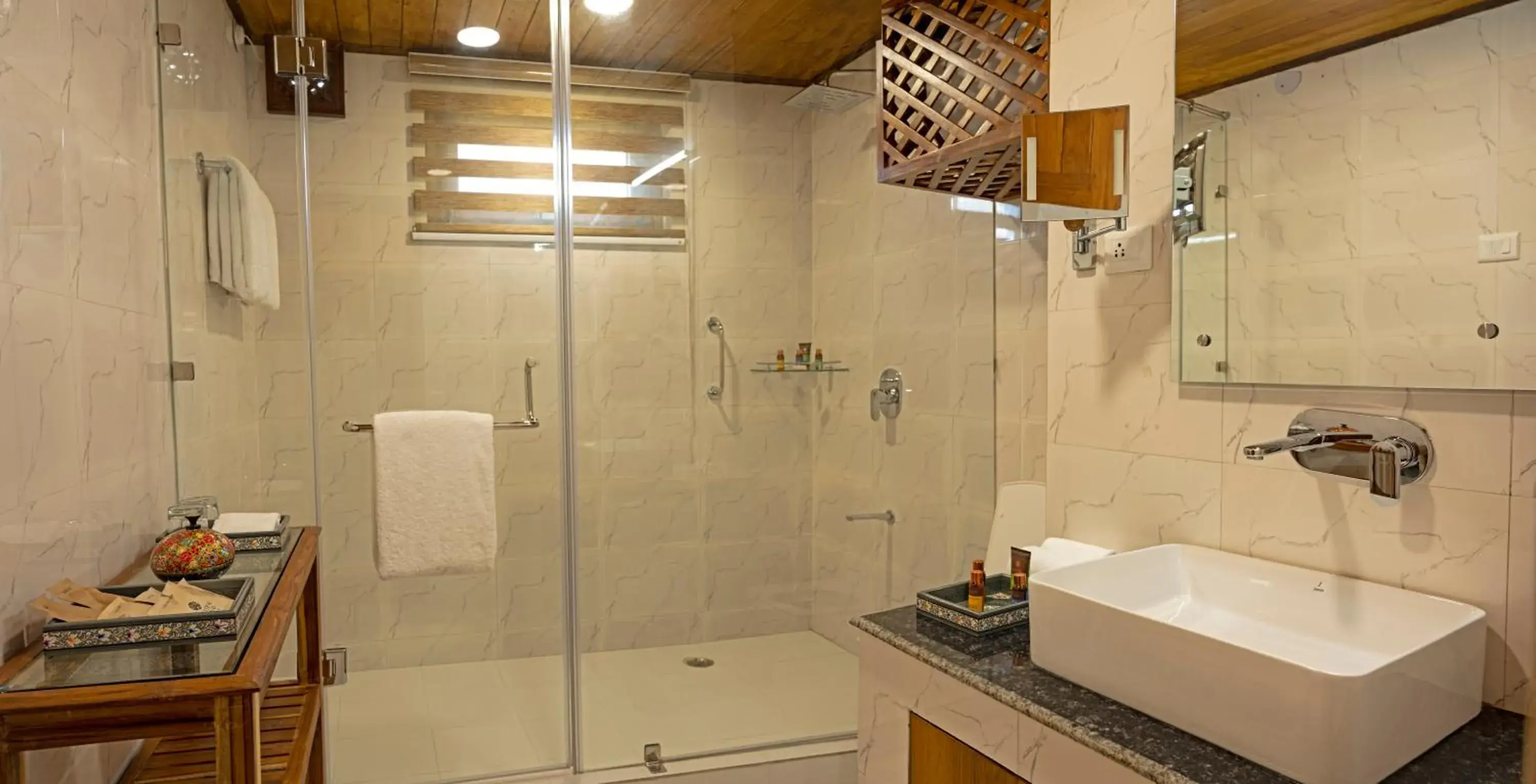 Bathroom in Skyview by Empyrean Bathroom in Skyview by Empyrean