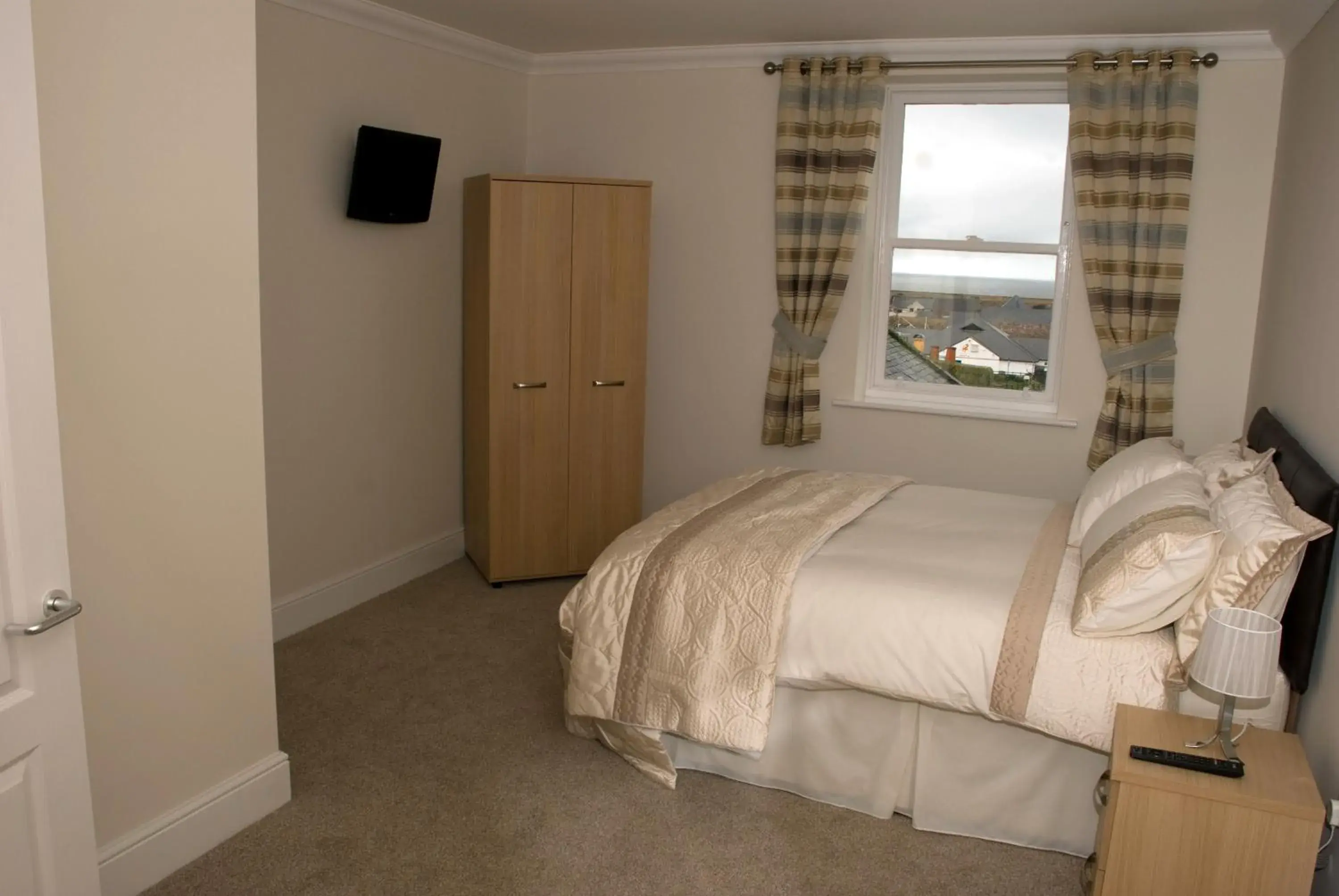 Standard Twin Room in The Golden Lion Hotel Standard Twin Room in The Golden Lion Hotel