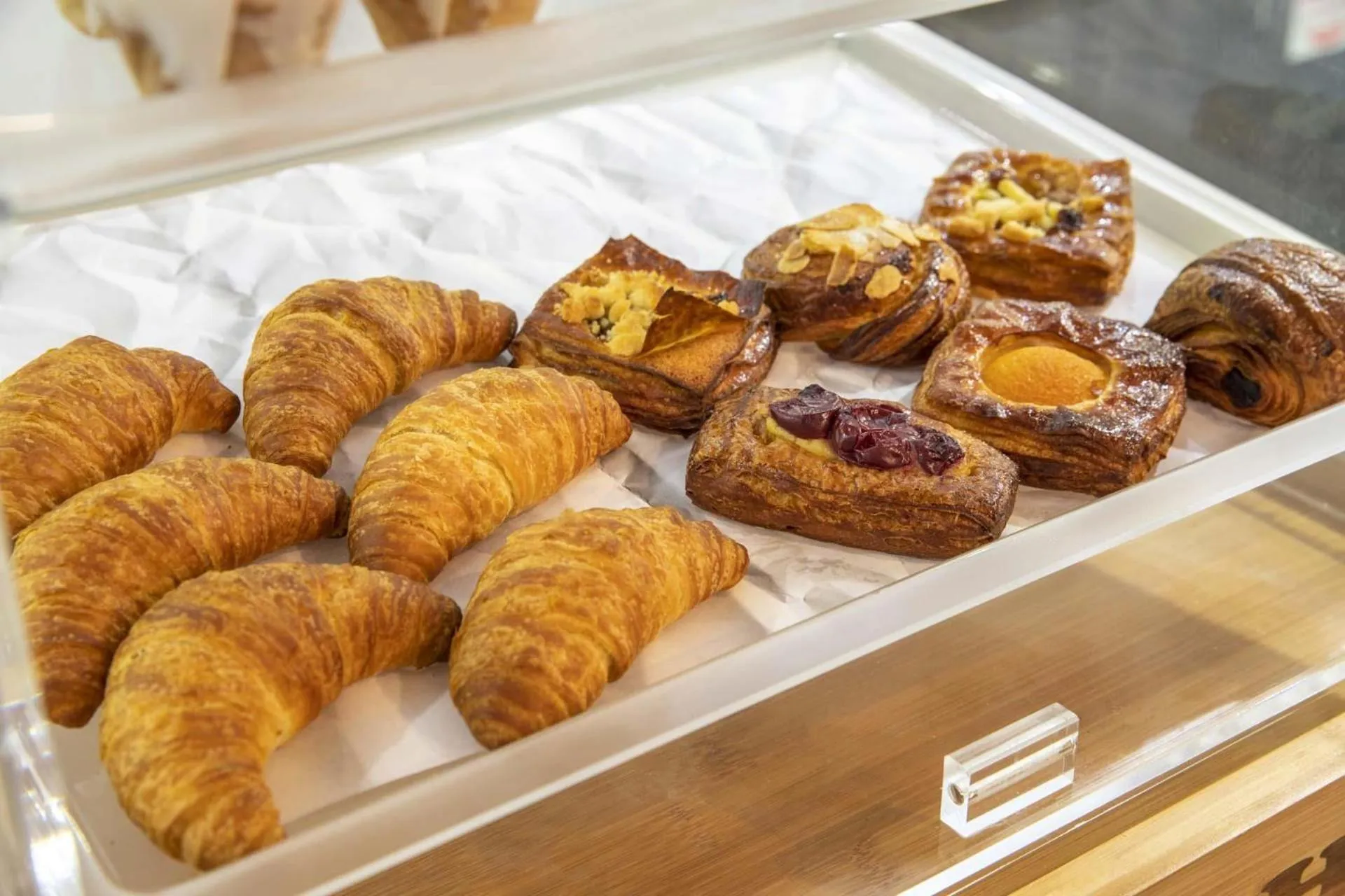 Food and drinks in Nightelier Carrum Downs Sands Hotel