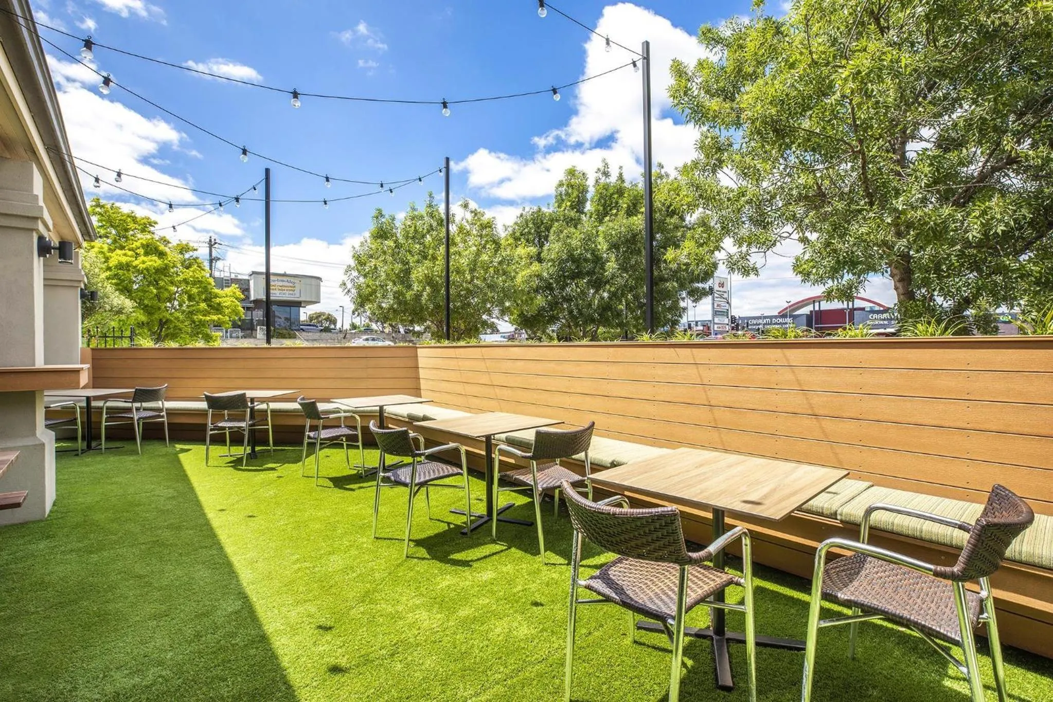 Lounge or bar in Nightelier Carrum Downs Sands Hotel