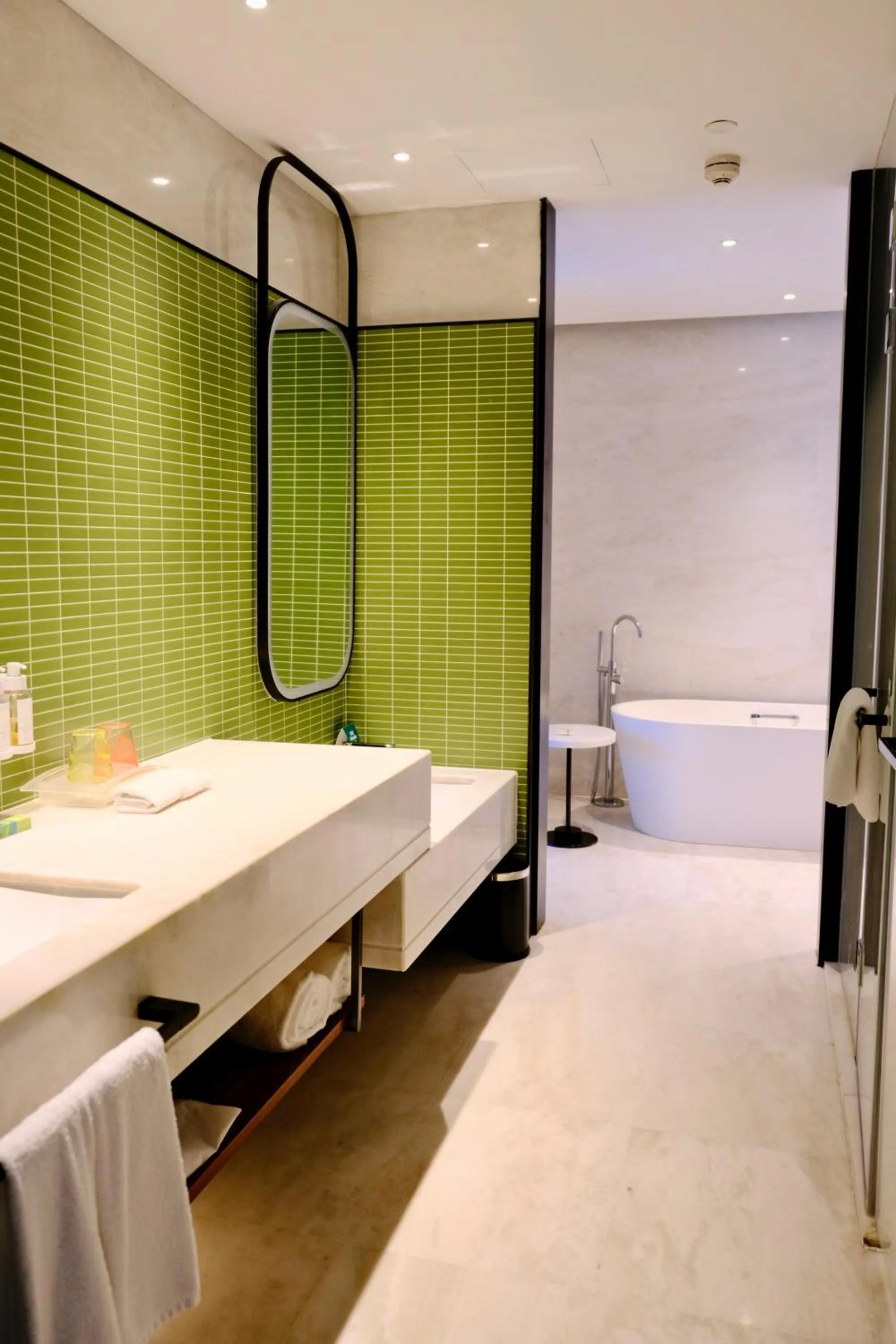 Holiday Inn Xi'an Chanba by IHG-Near Xi'an International Convention Exhibition Center and Shopping mall and The Romantic show of Xi'an-Free Luggage Storage-English Service