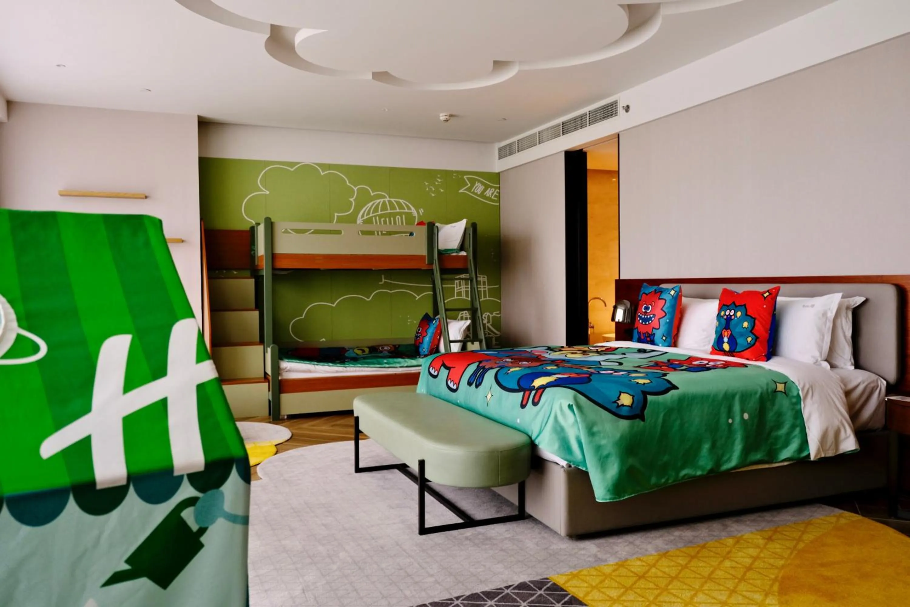 Holiday Inn Xi'an Chanba by IHG-Near Xi'an International Convention Exhibition Center and Shopping mall and The Romantic show of Xi'an-Free Luggage Storage-English Service
