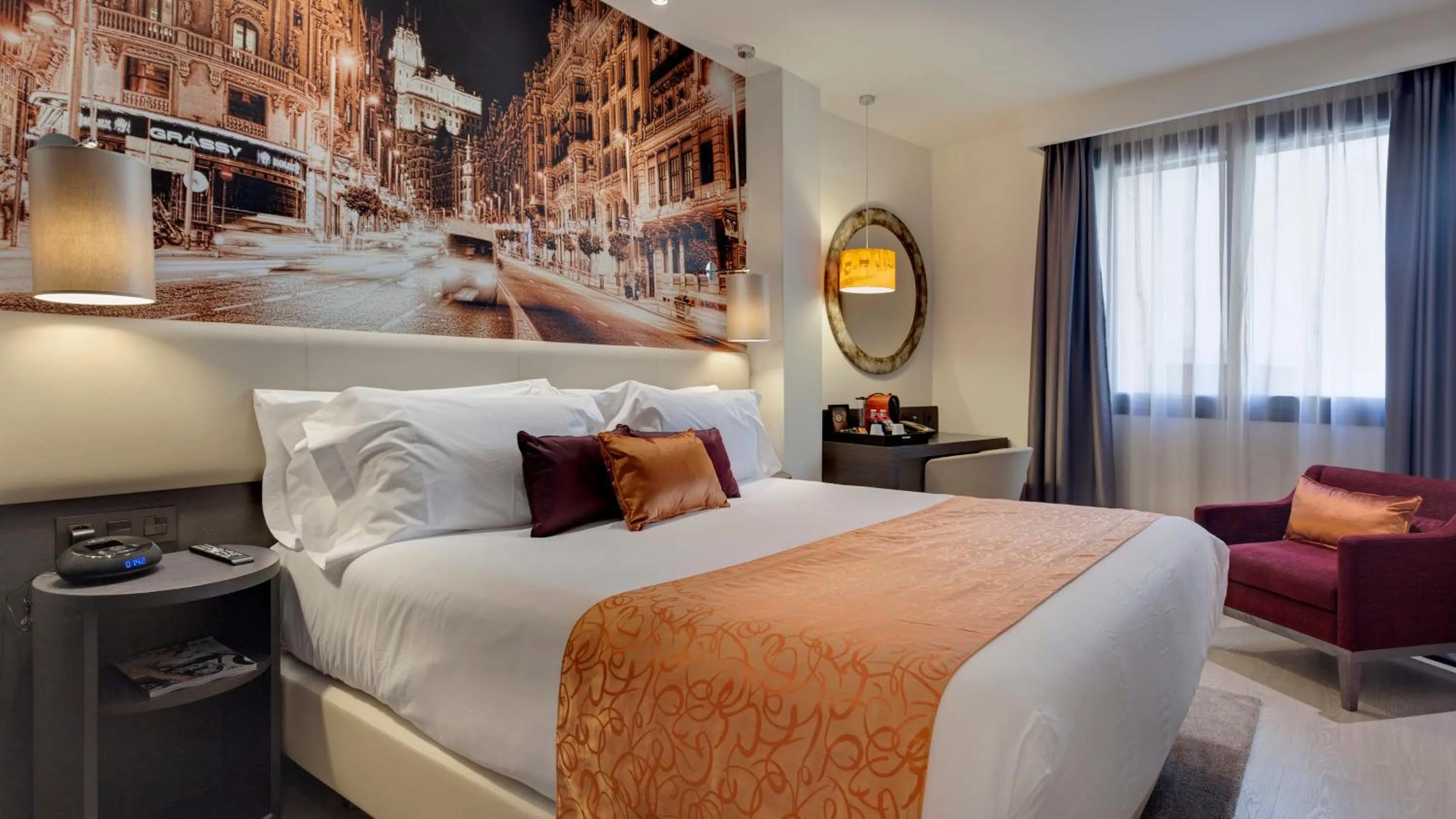 Photo of the whole room, Bed in Hotel Indigo Madrid - Gran Vía by IHG