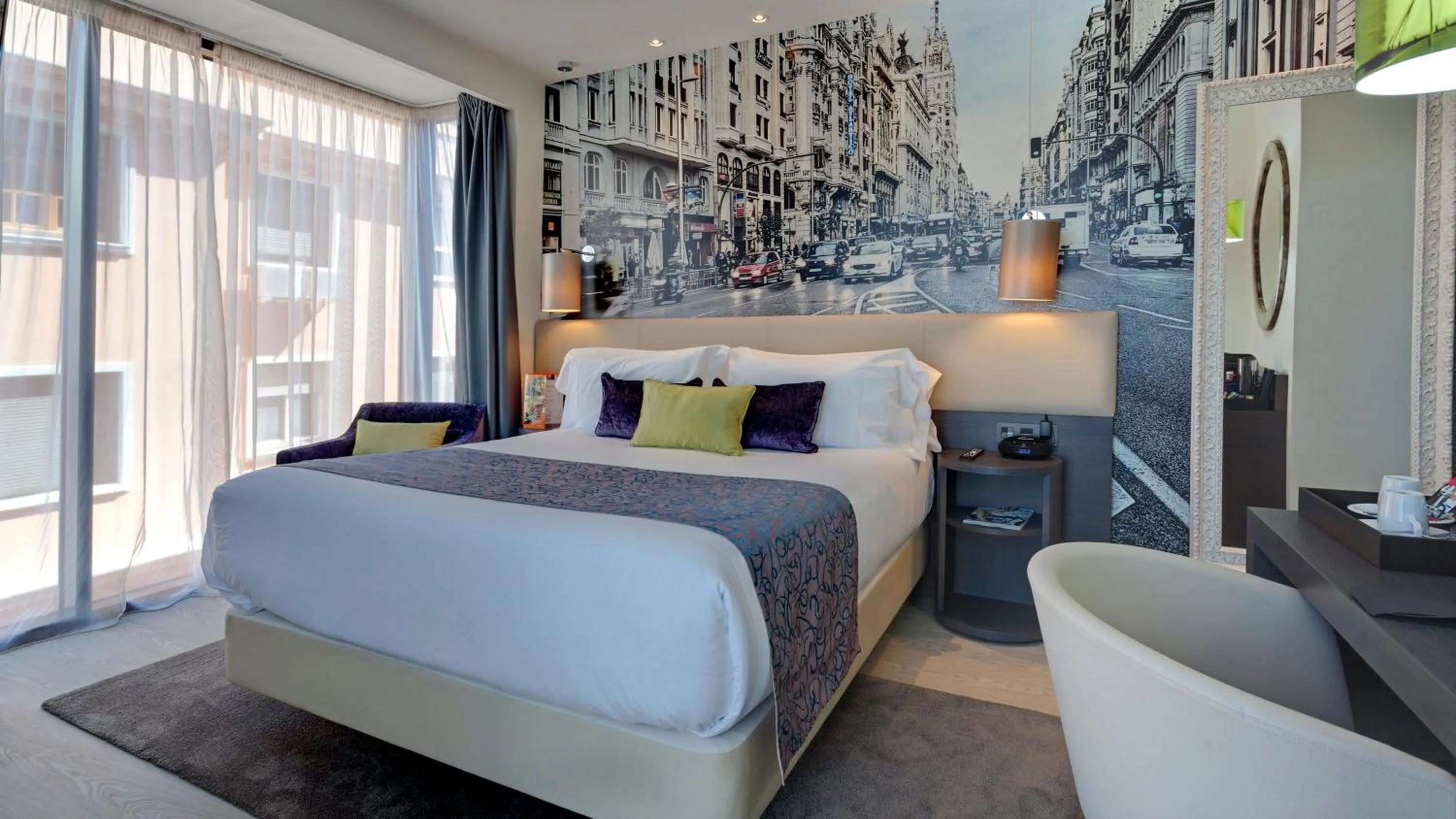 Photo of the whole room, Bed in Hotel Indigo Madrid - Gran Vía by IHG