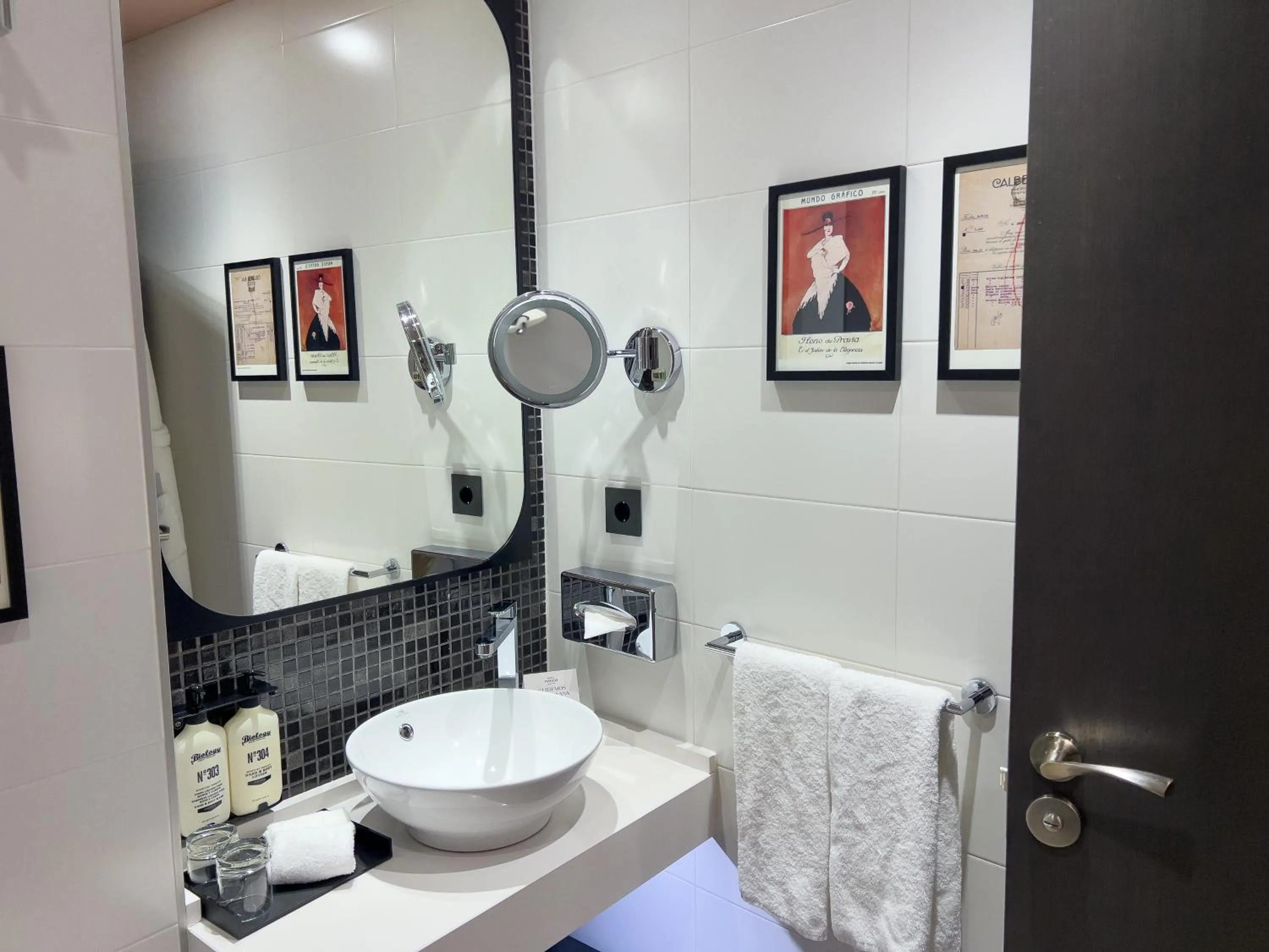 Bathroom in Hotel Indigo Madrid - Gran Vía by IHG