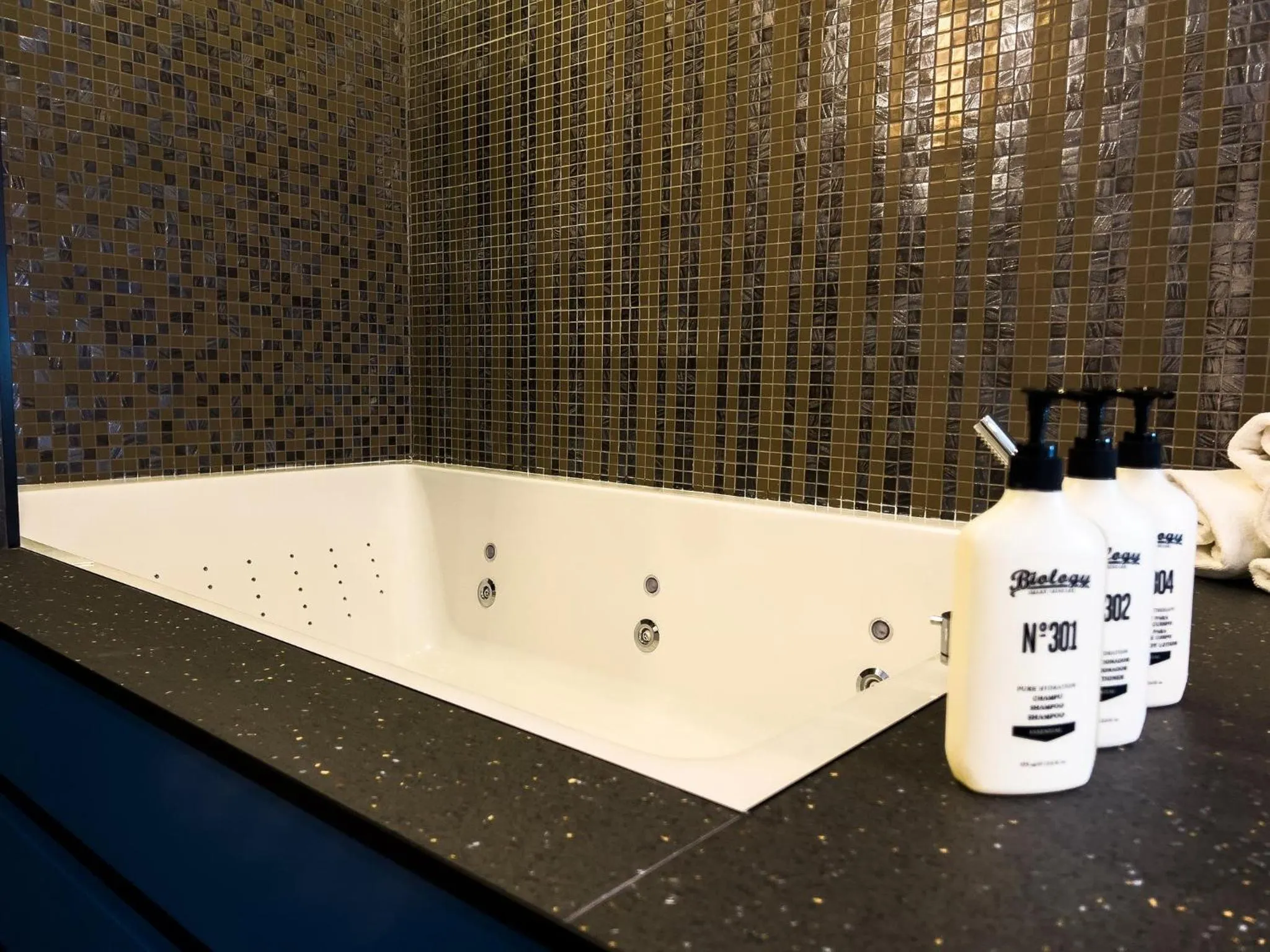 Photo of the whole room in Hotel Indigo Madrid - Gran Vía by IHG