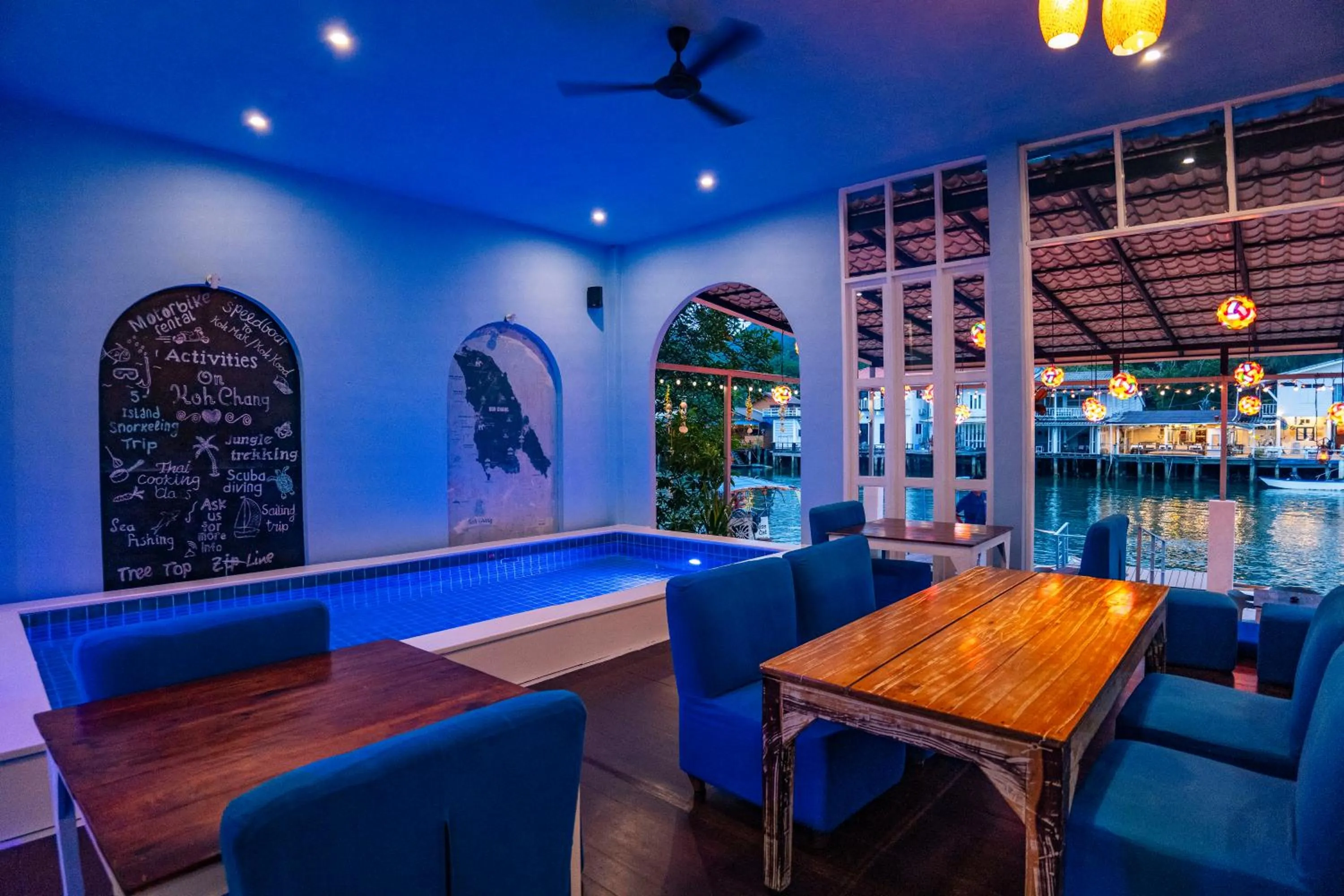 Restaurant/places to eat in Watercolours