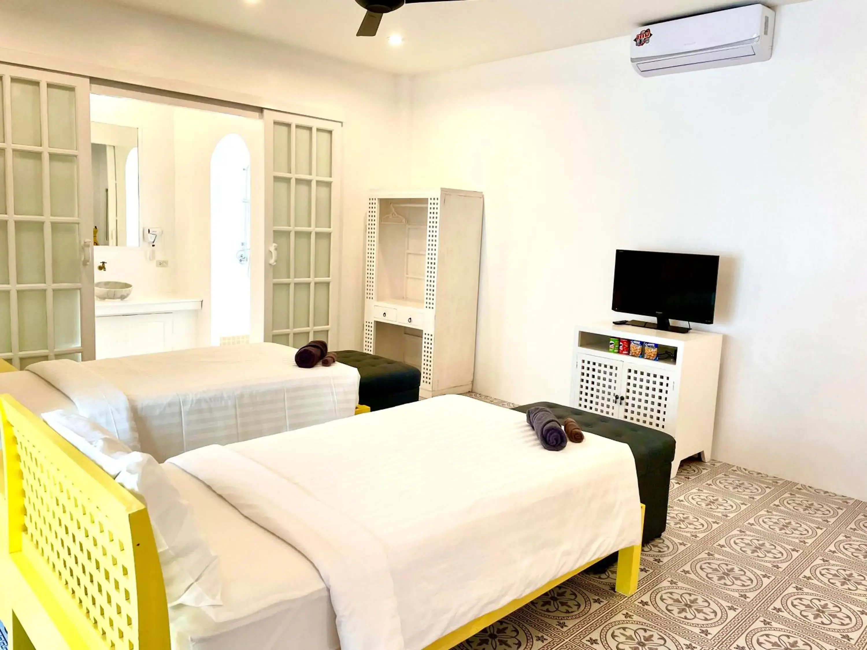 Deluxe Twin Room in Watercolours Deluxe Twin Room in Watercolours