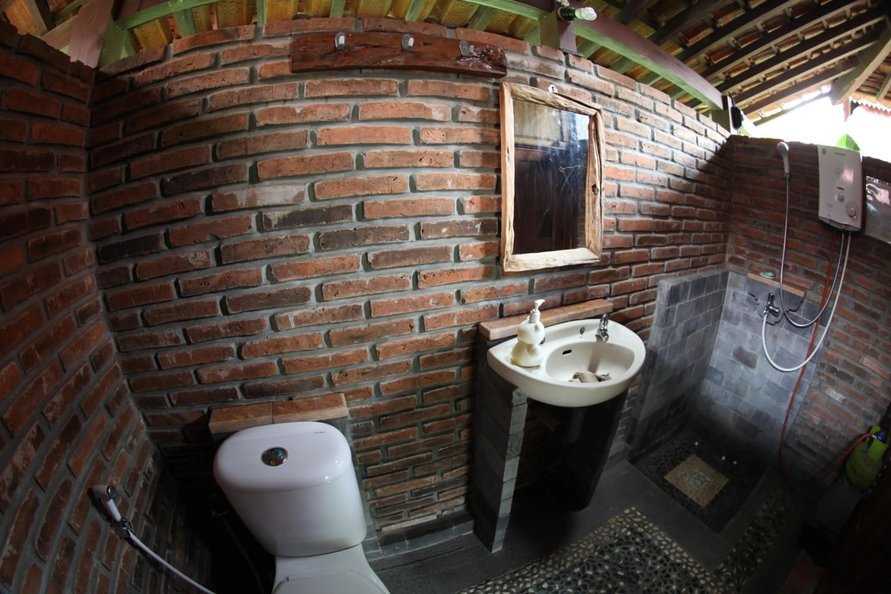 Bathroom in Omah Garengpoeng Guest House