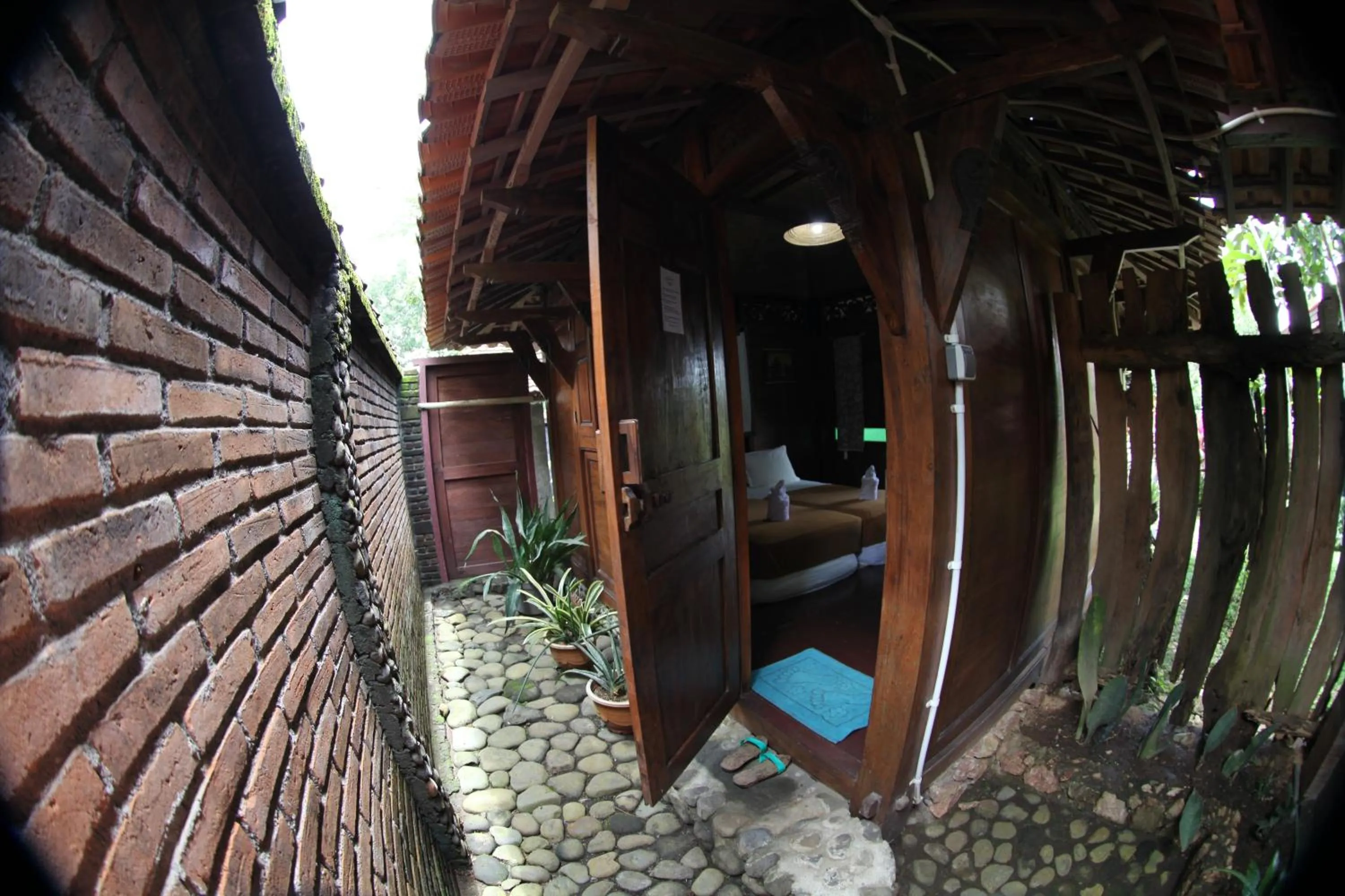Photo of the whole room in Omah Garengpoeng Guest House