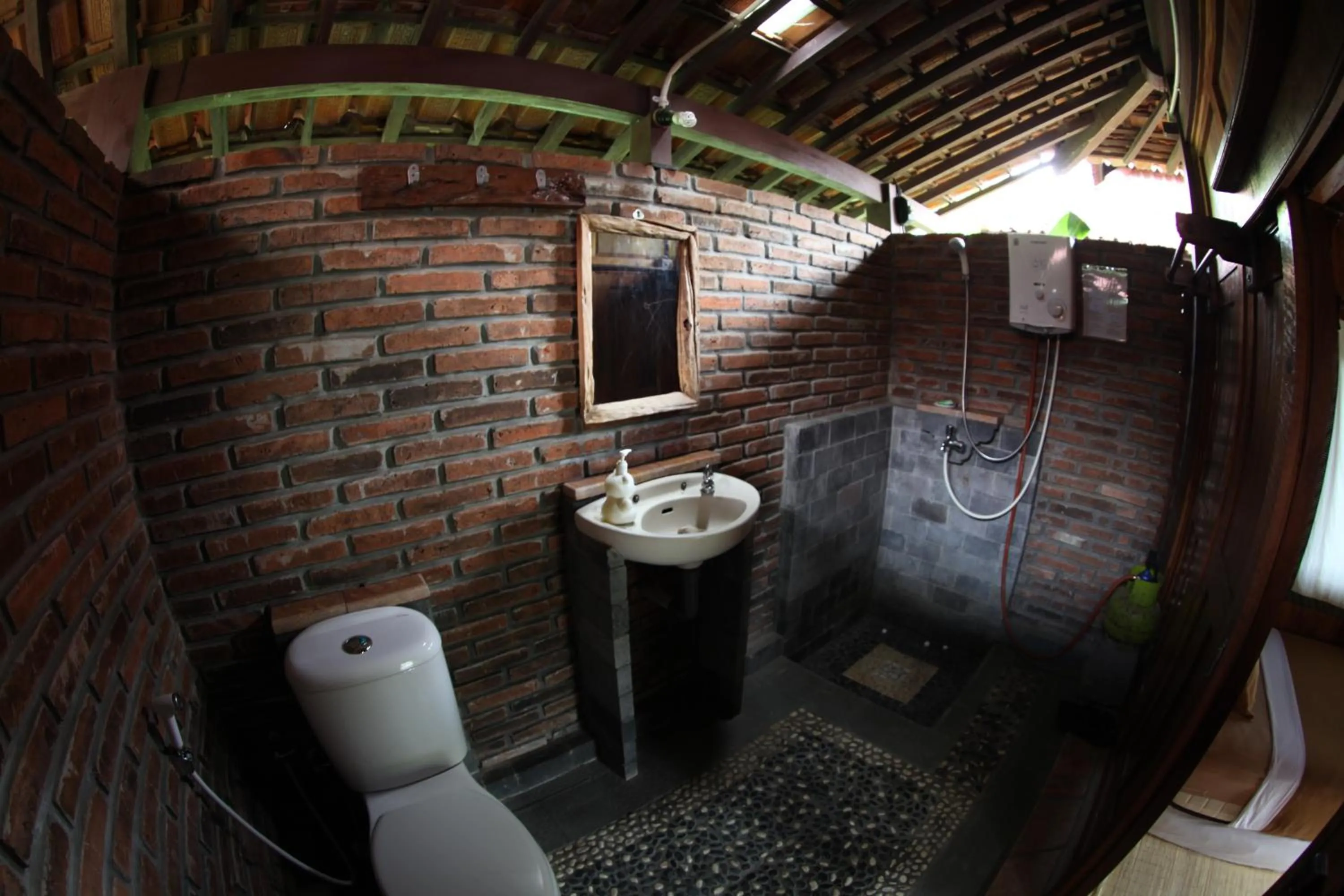 Bathroom in Omah Garengpoeng Guest House