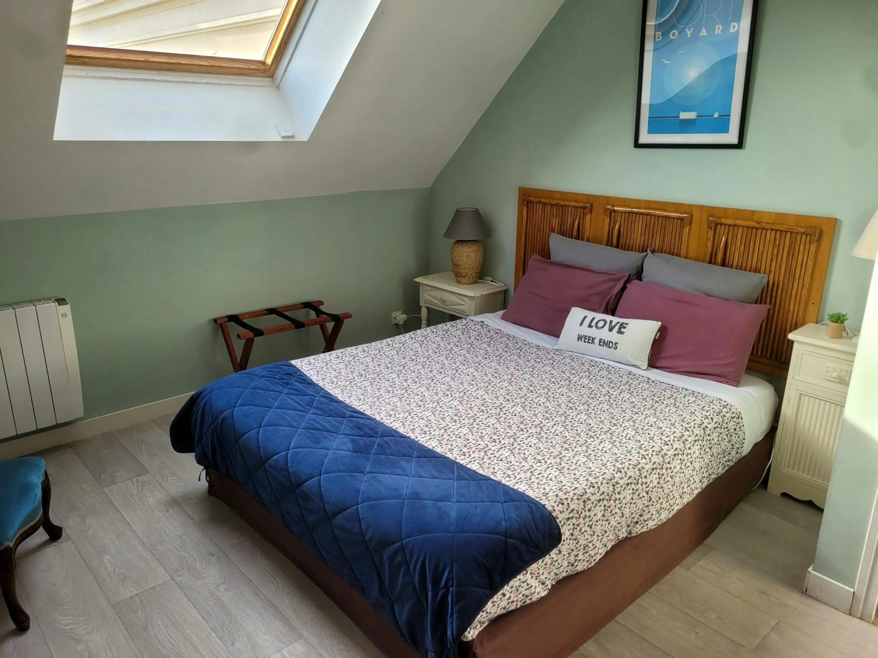 Property building, Bed in La Roseraie