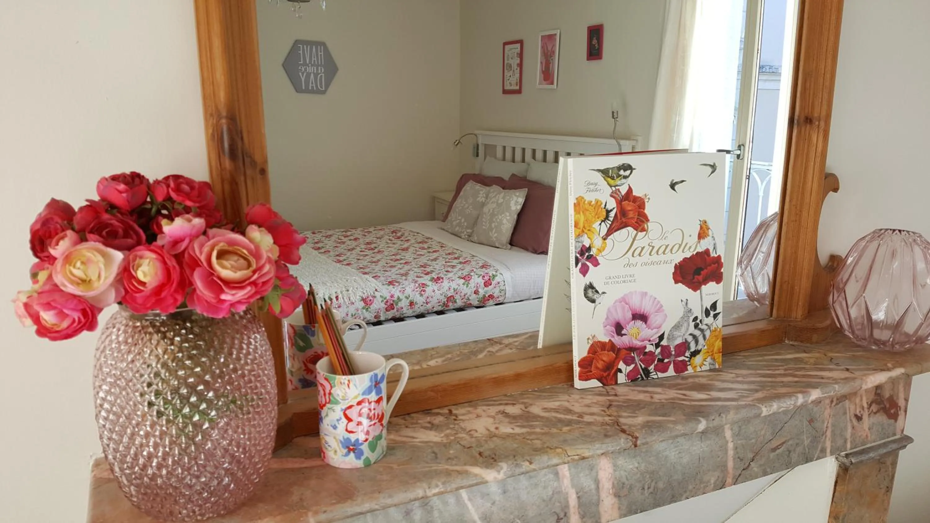 Decorative detail, Bed in La Roseraie