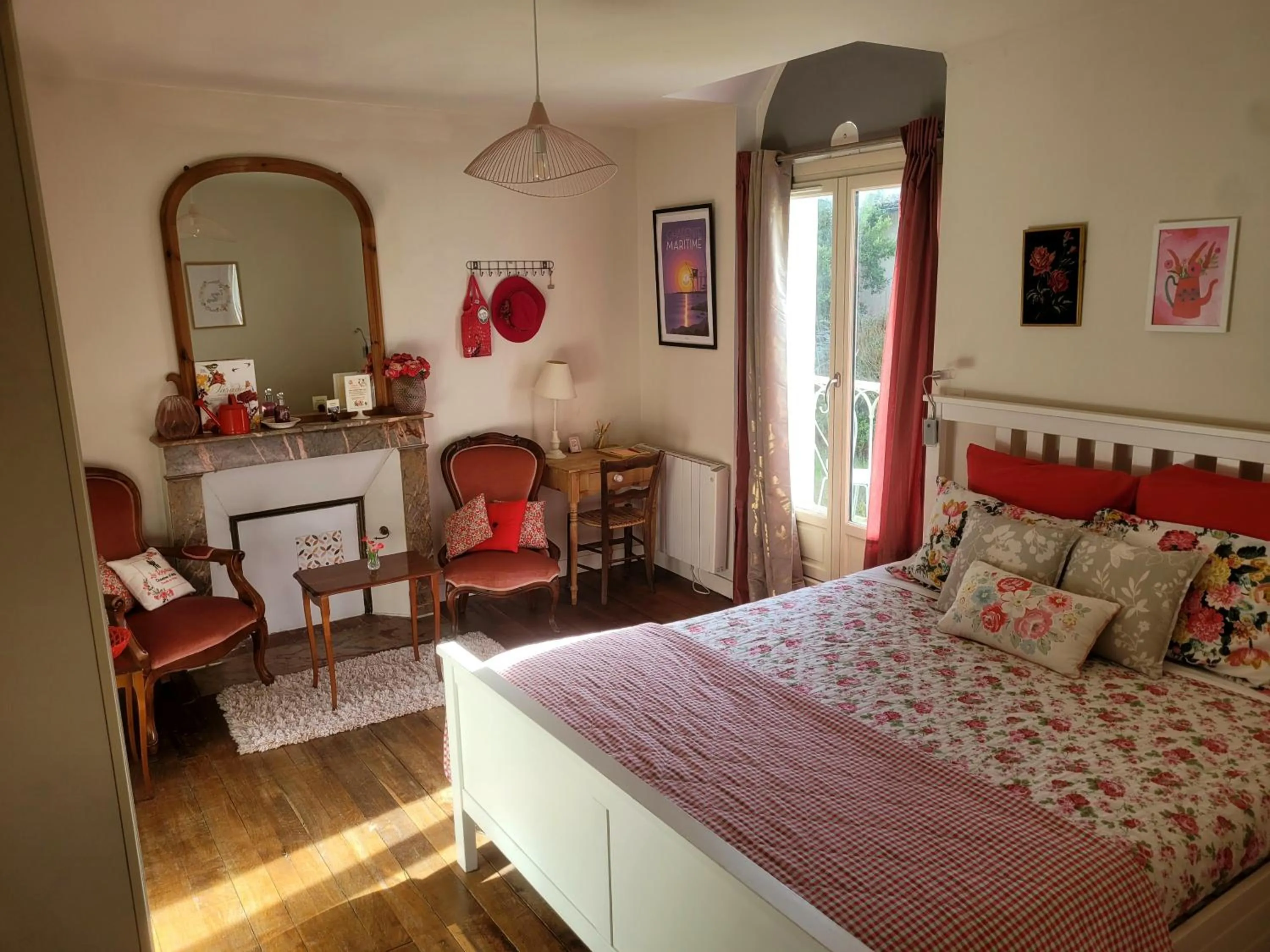Property building, Bed in La Roseraie