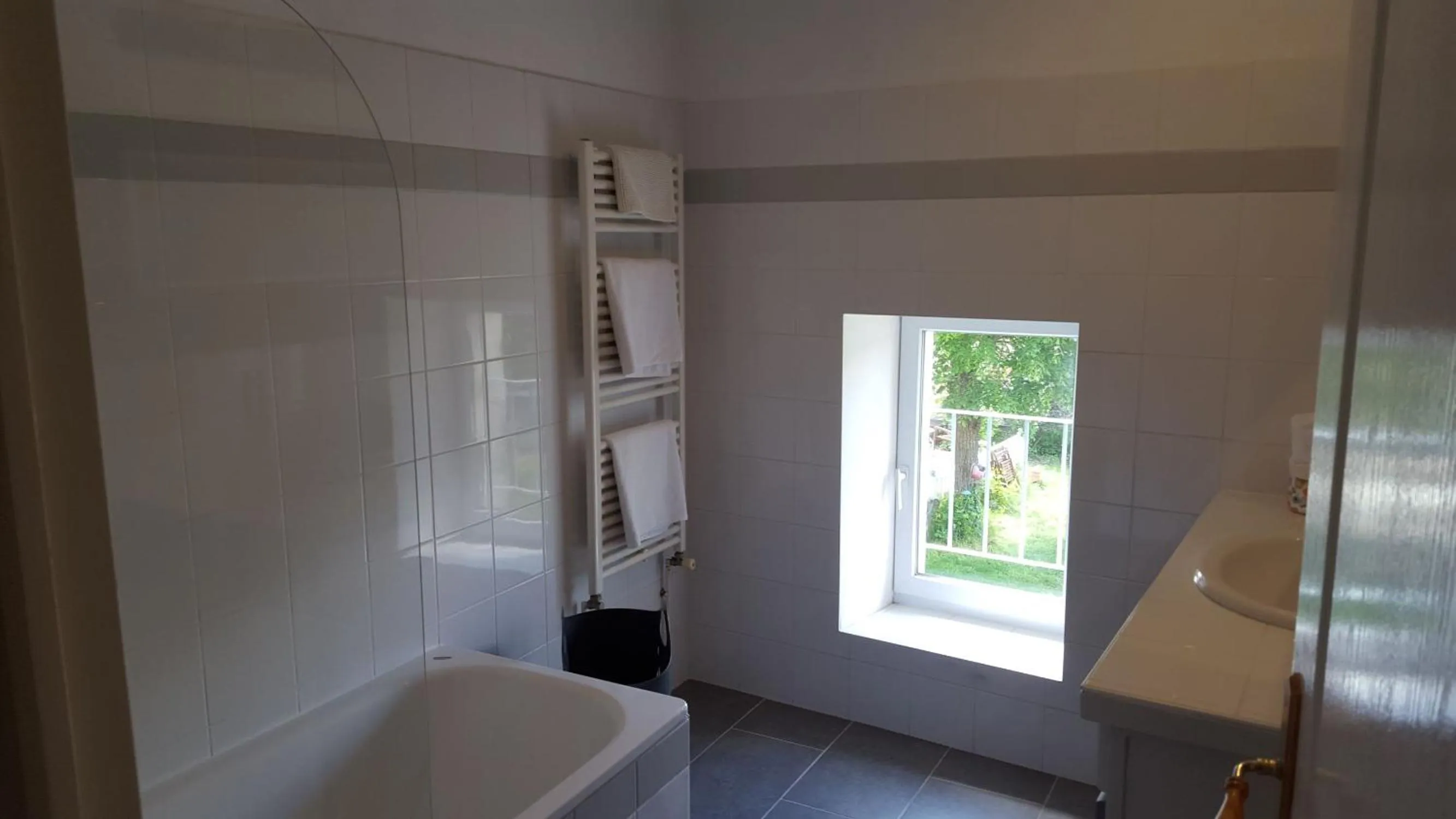 Bathroom in La Roseraie