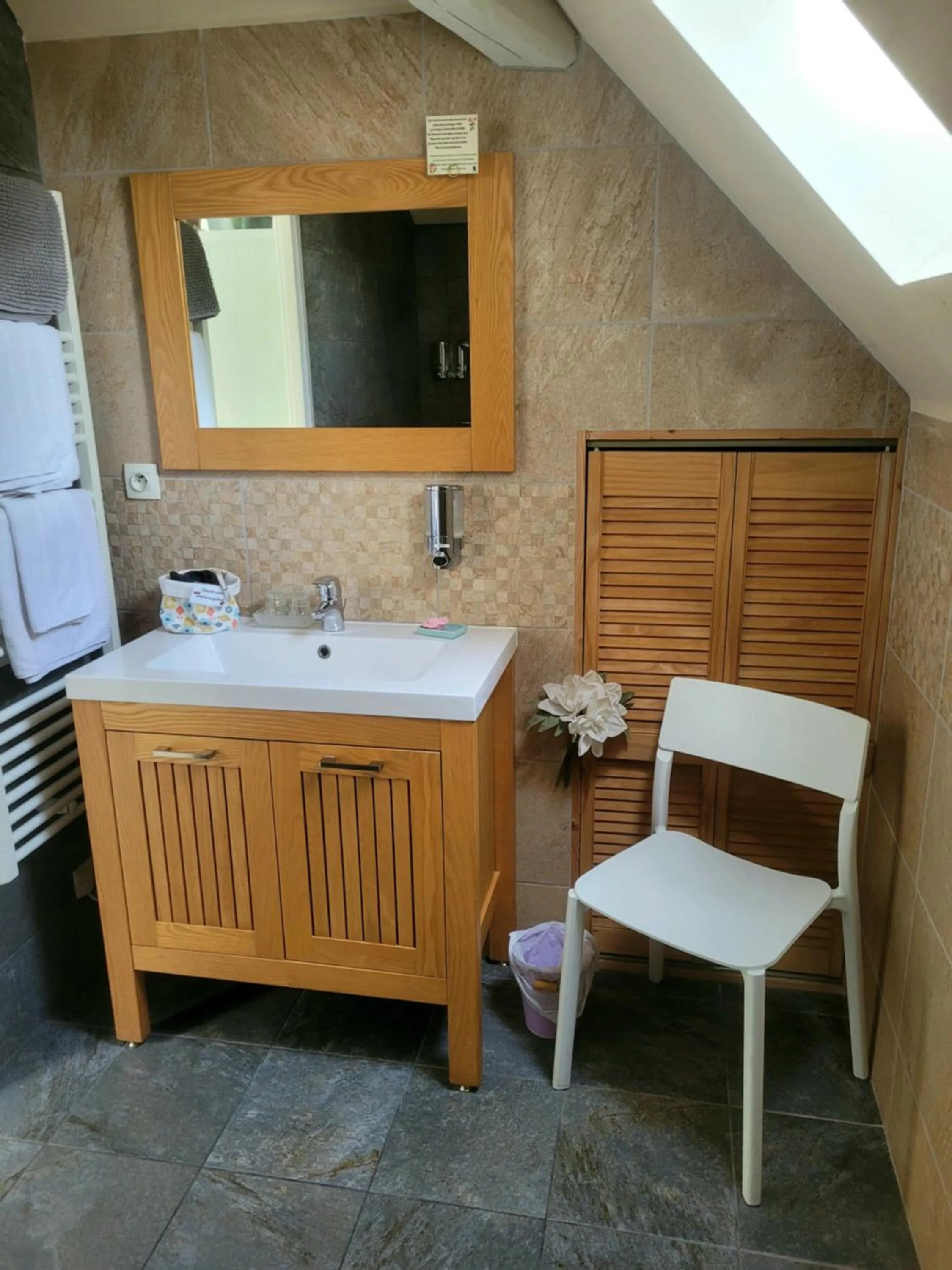 Bathroom in La Roseraie