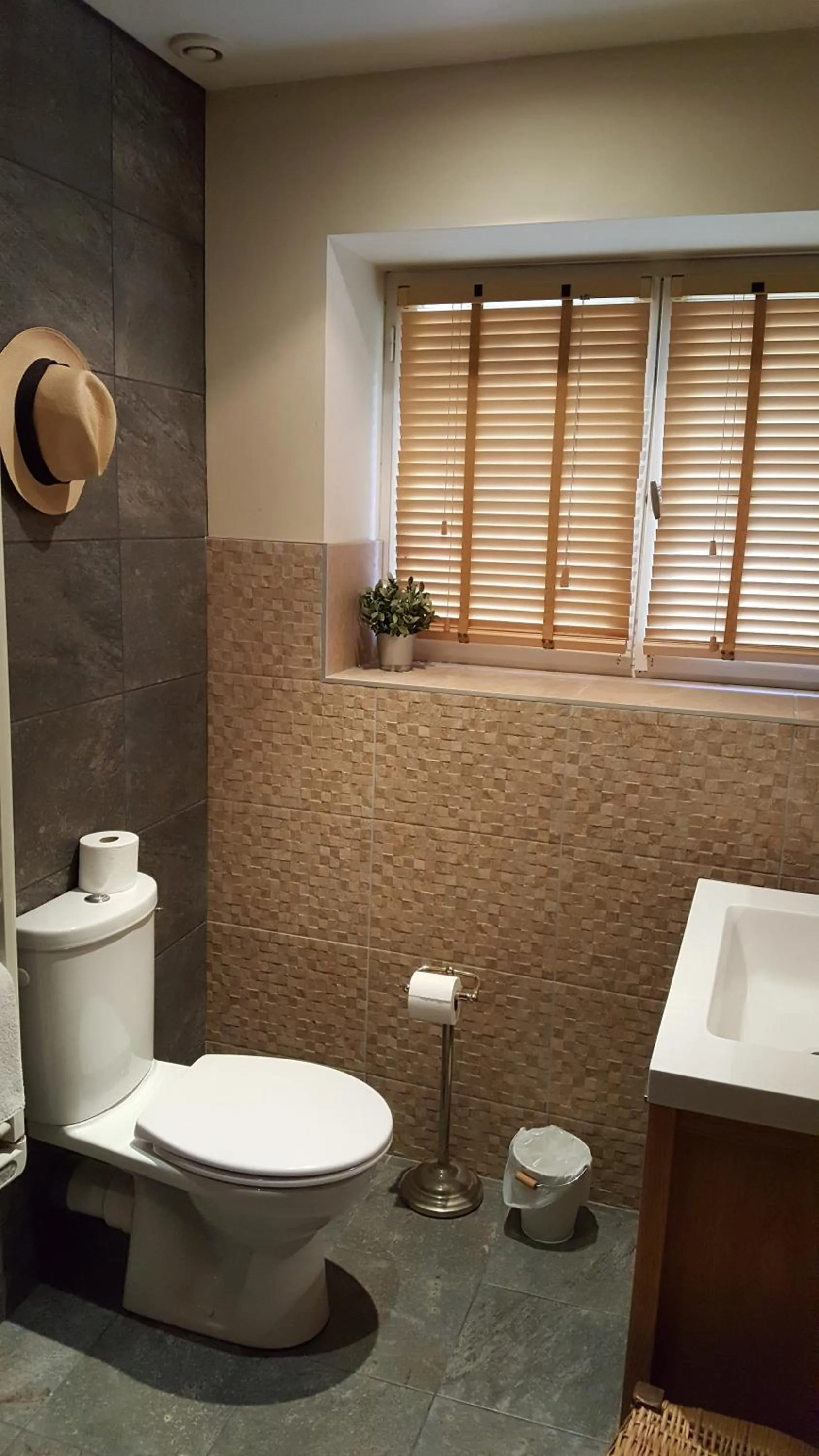 Bathroom in La Roseraie