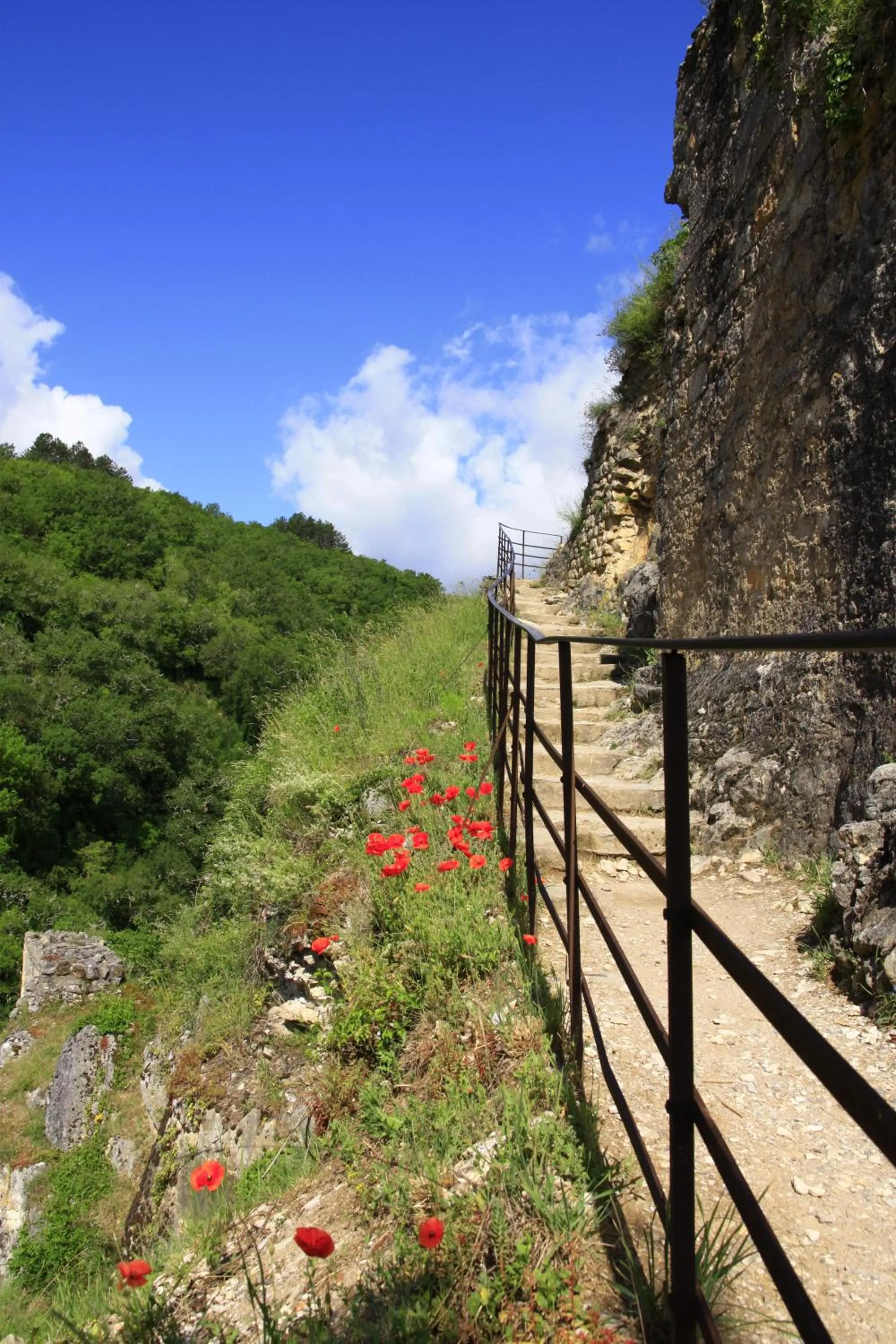 Hiking in Chambres d'hôtes La Combe de Redoles