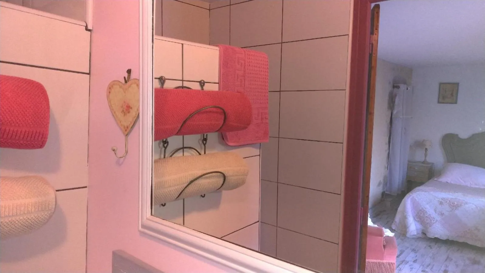 Bathroom, Bed in Chambres d'hôtes La Combe de Redoles