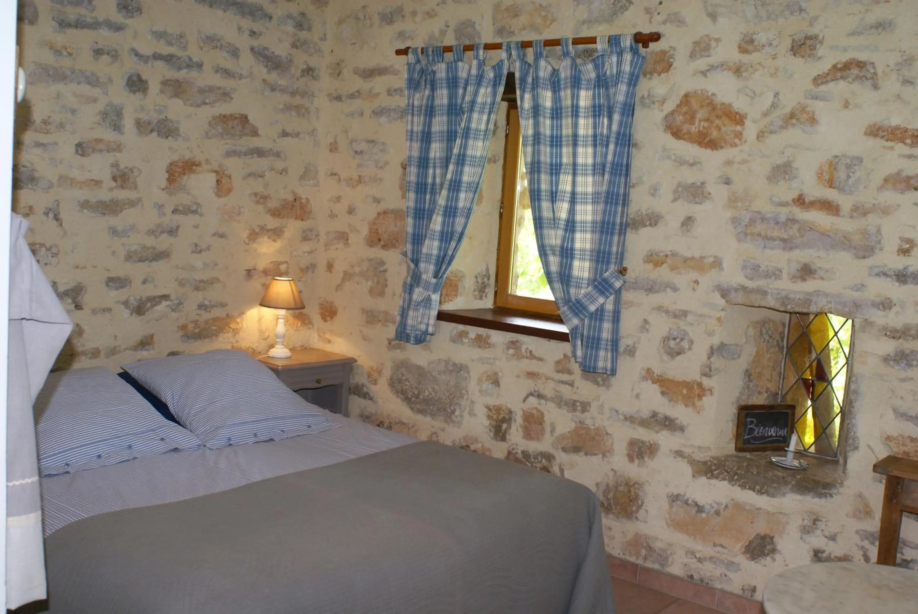 Bedroom, Bed in Chambres d'hôtes La Combe de Redoles