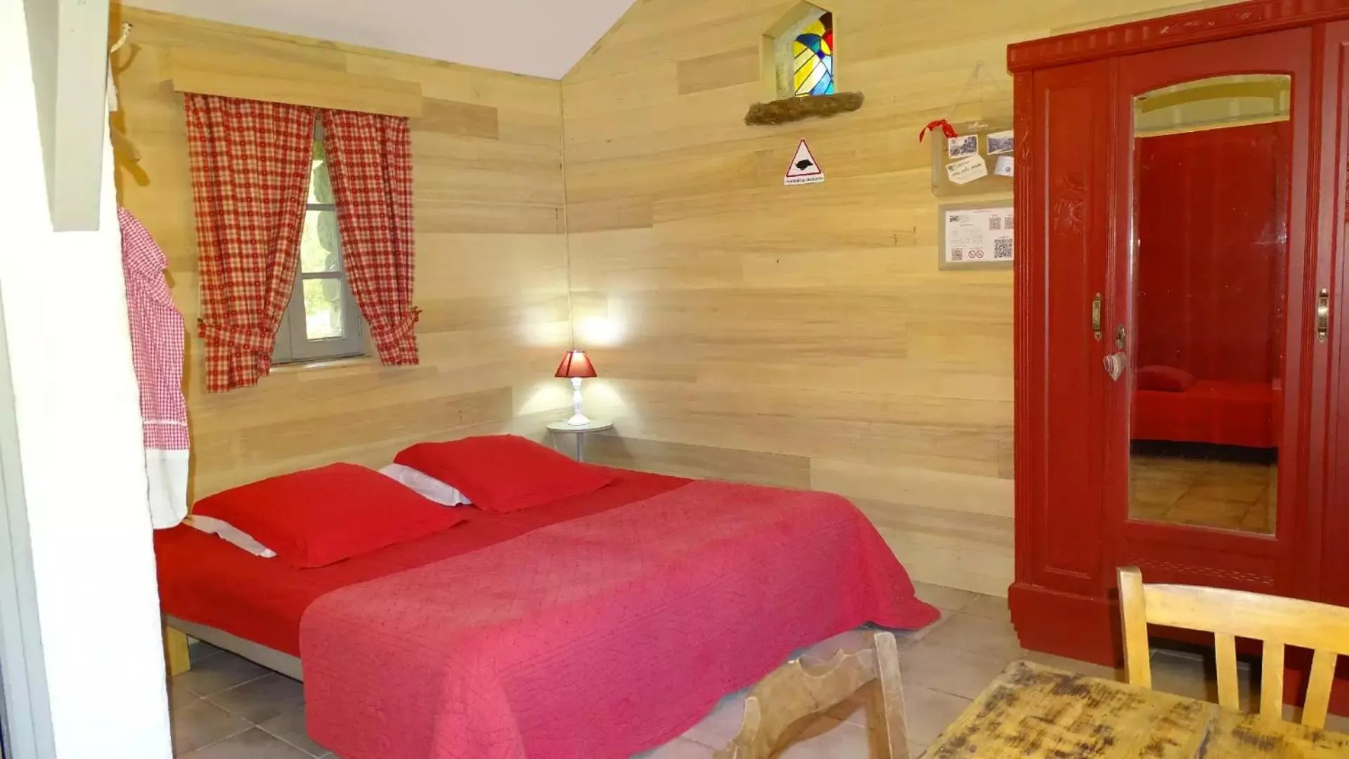 Bed in Chambres d'hôtes La Combe de Redoles