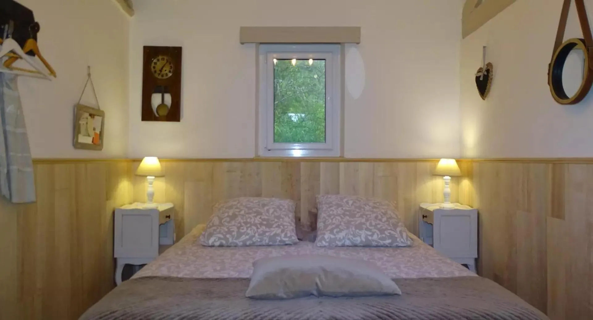 Bed in Chambres d'hôtes La Combe de Redoles