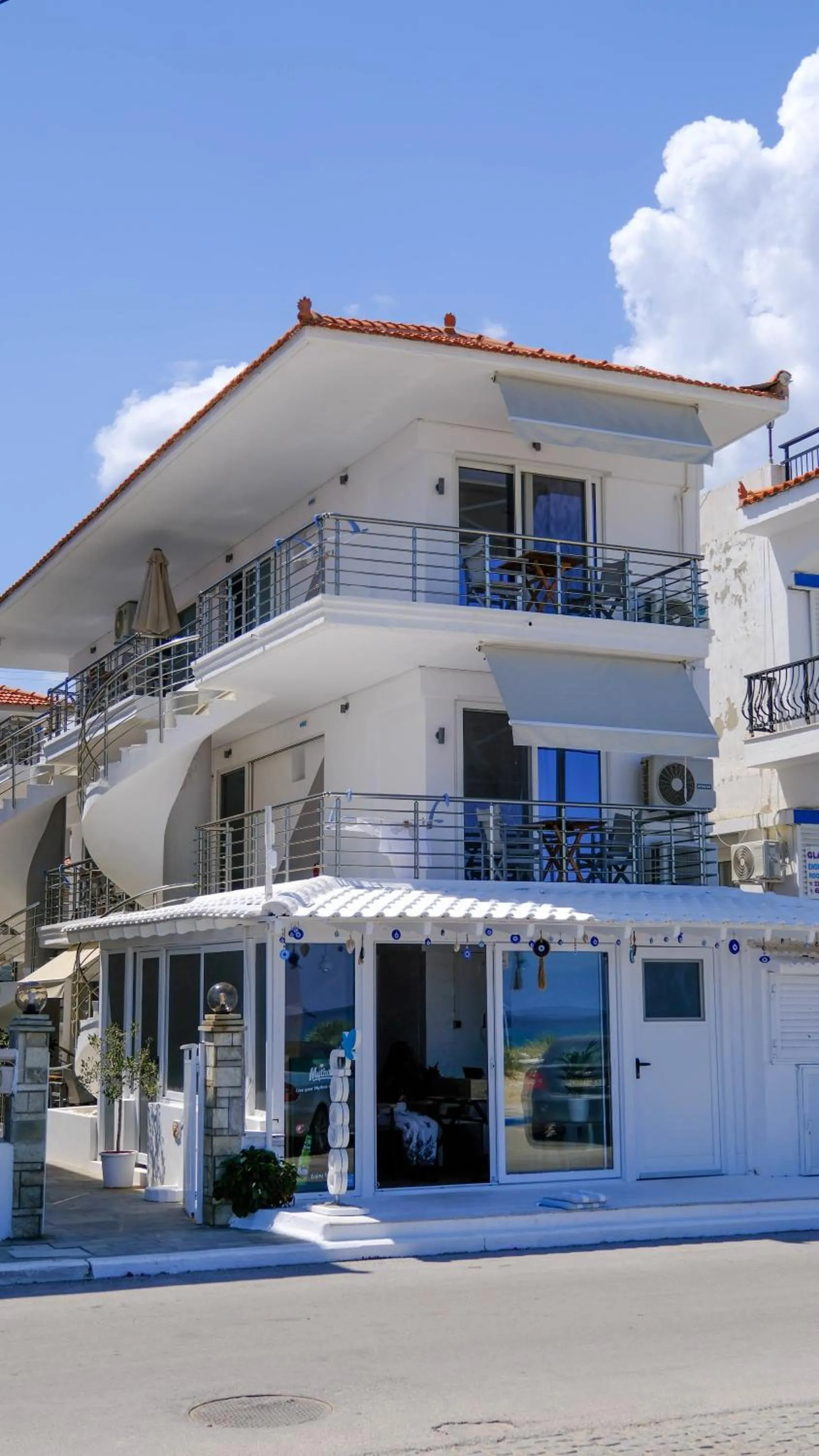 Cocoon Hotel-Beach bar
