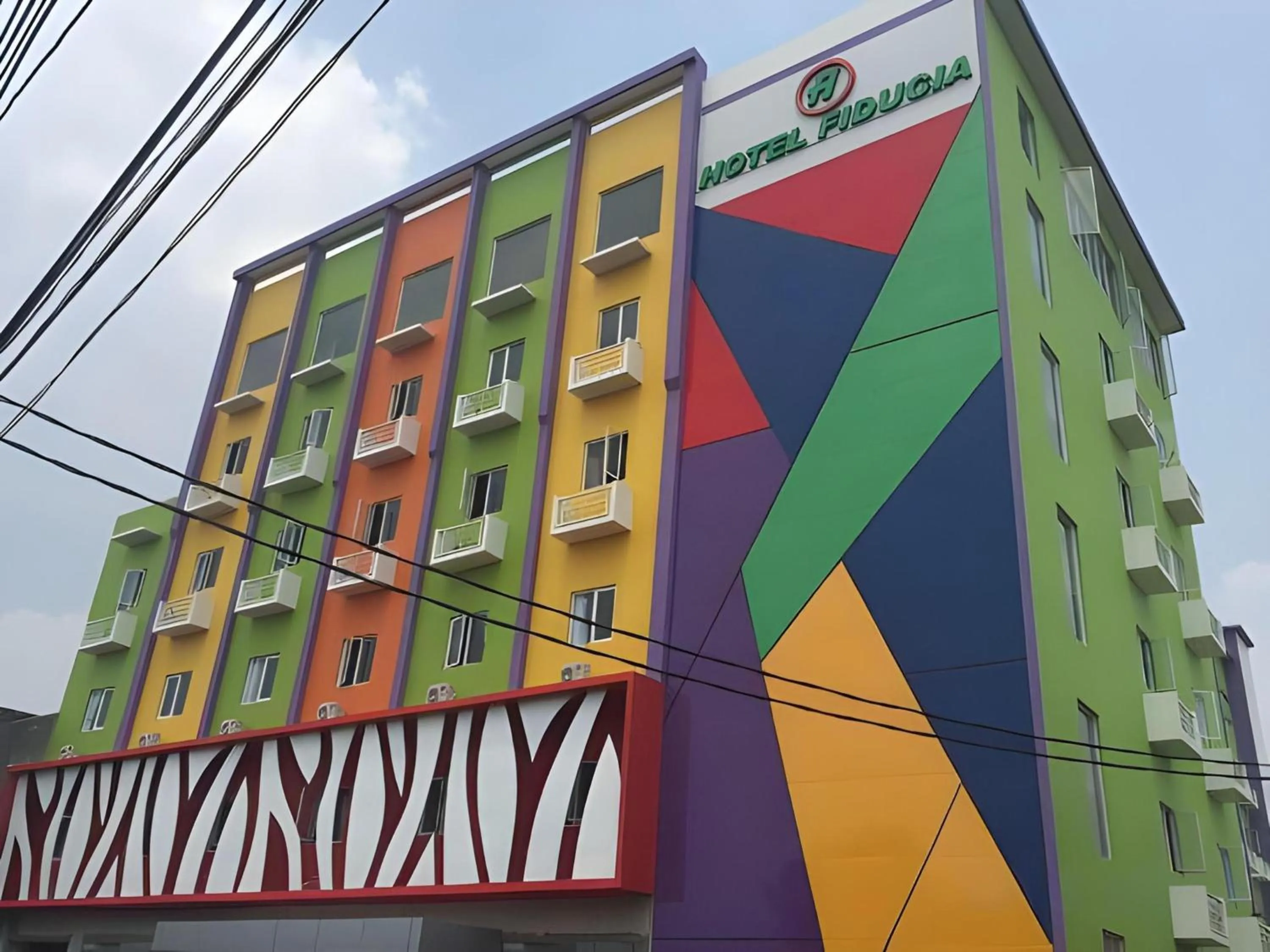 Property building in Super OYO Townhouse OAK Hotel Fiducia Serpong