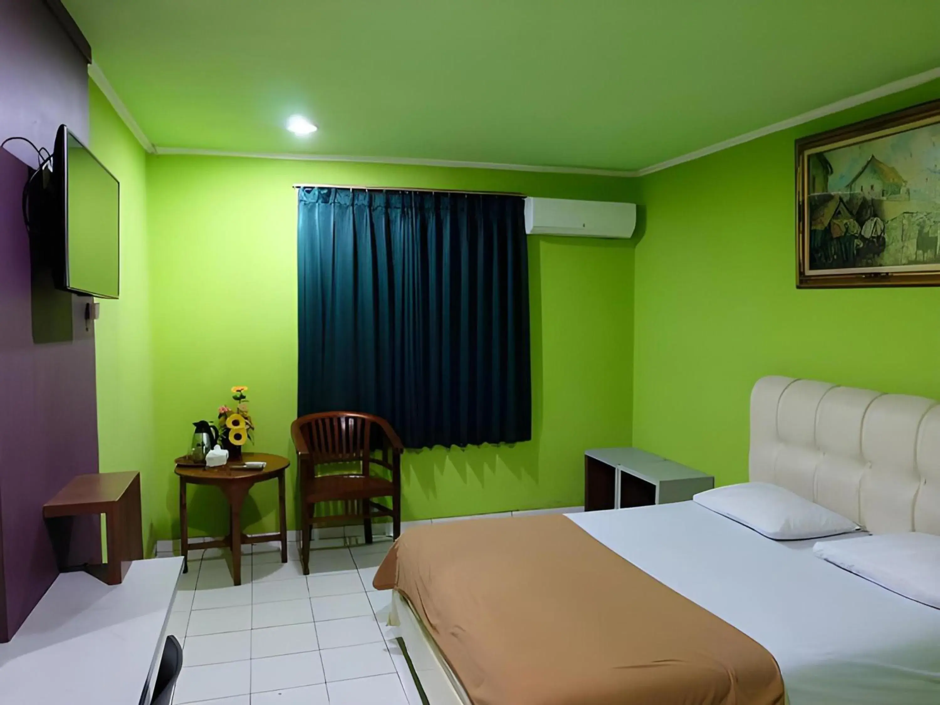 Photo of the whole room, Bed in Super OYO Townhouse OAK Hotel Fiducia Serpong Photo of the whole room, Bed in Super OYO Townhouse OAK Hotel Fiducia Serpong