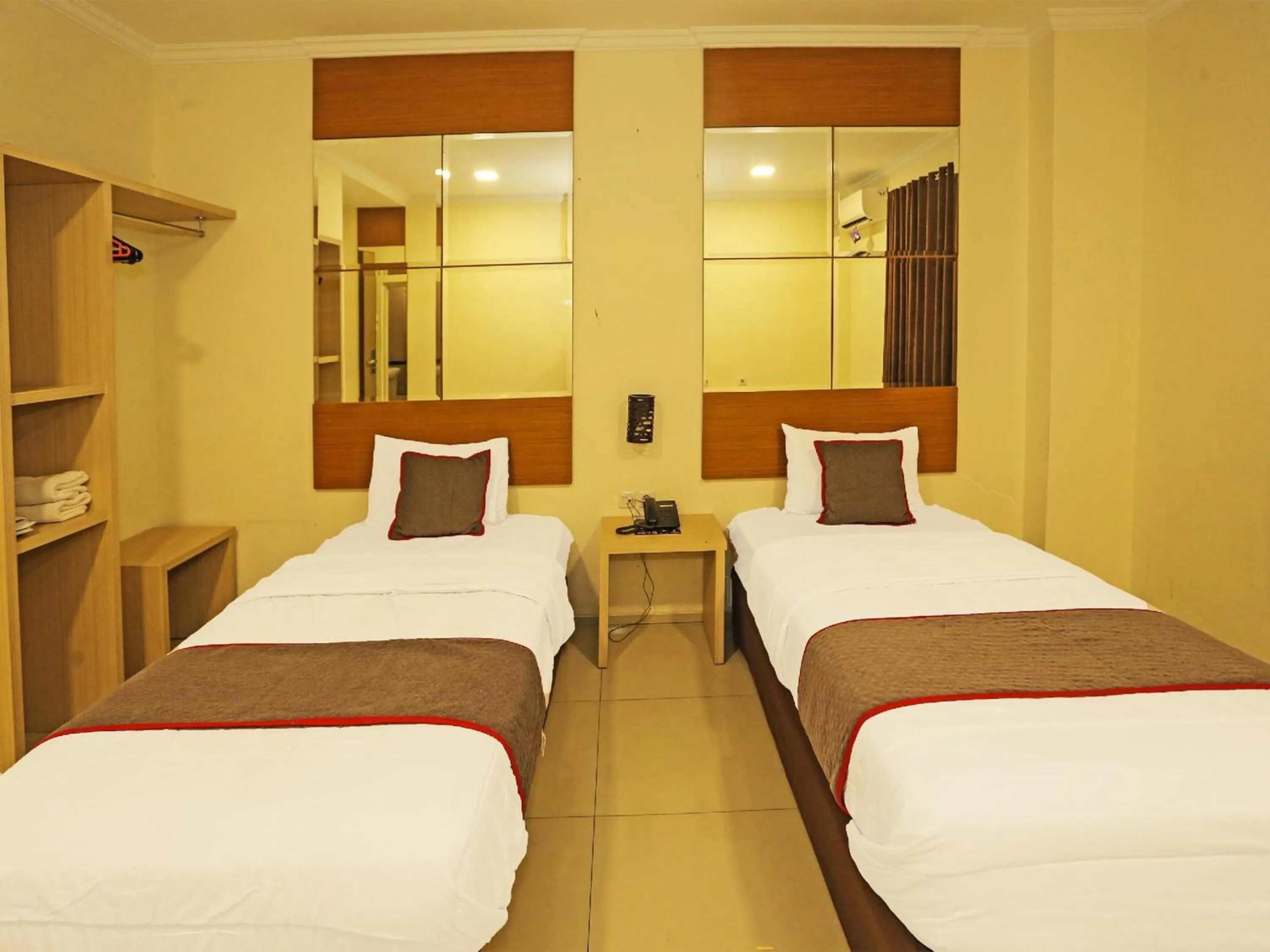 View (from property/room), Bed in Super OYO Townhouse OAK Hotel Fiducia Serpong