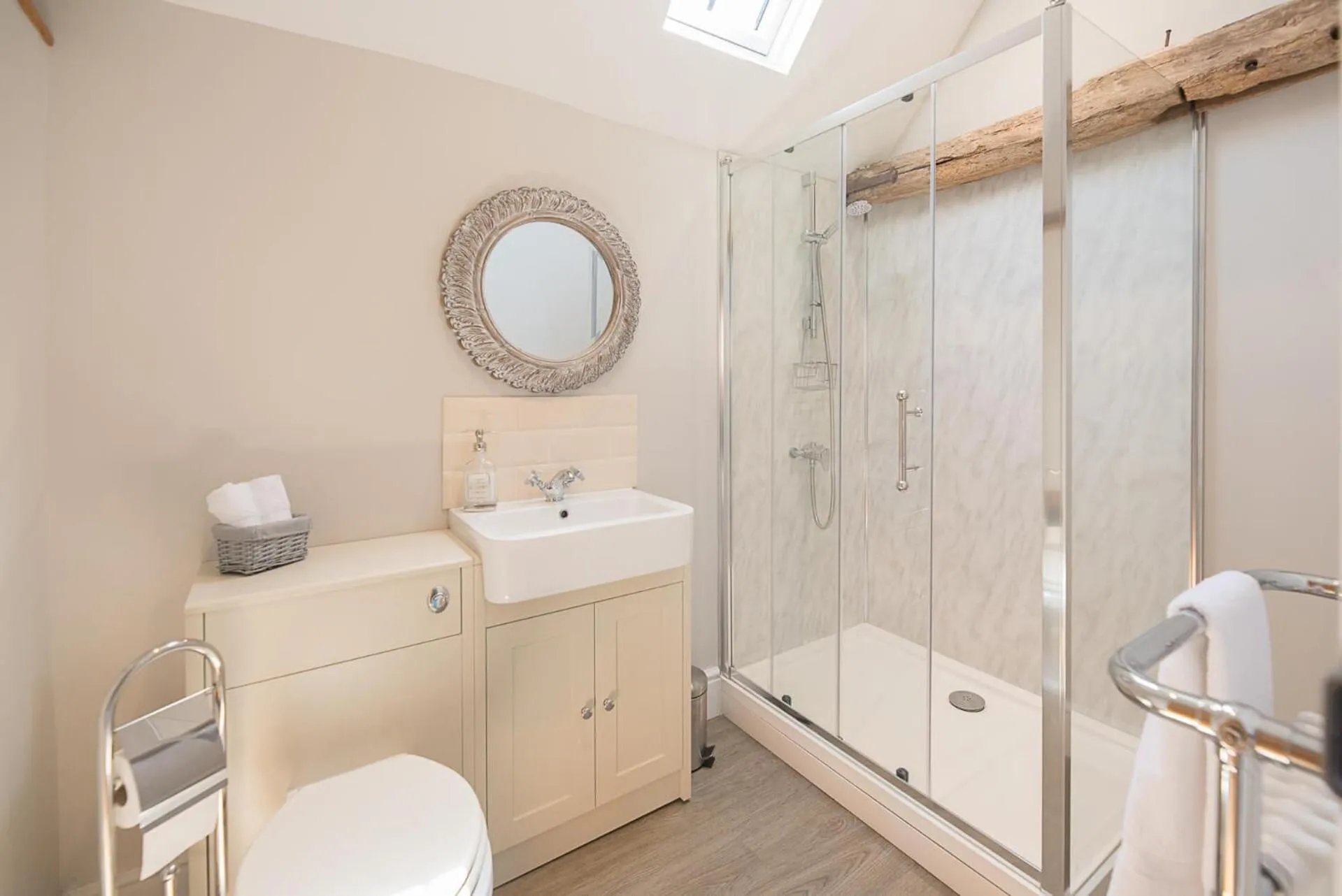 Chapel Cottage at Pond Hall Farm, Stunnning Property with Private Hot Tub, Hadleigh