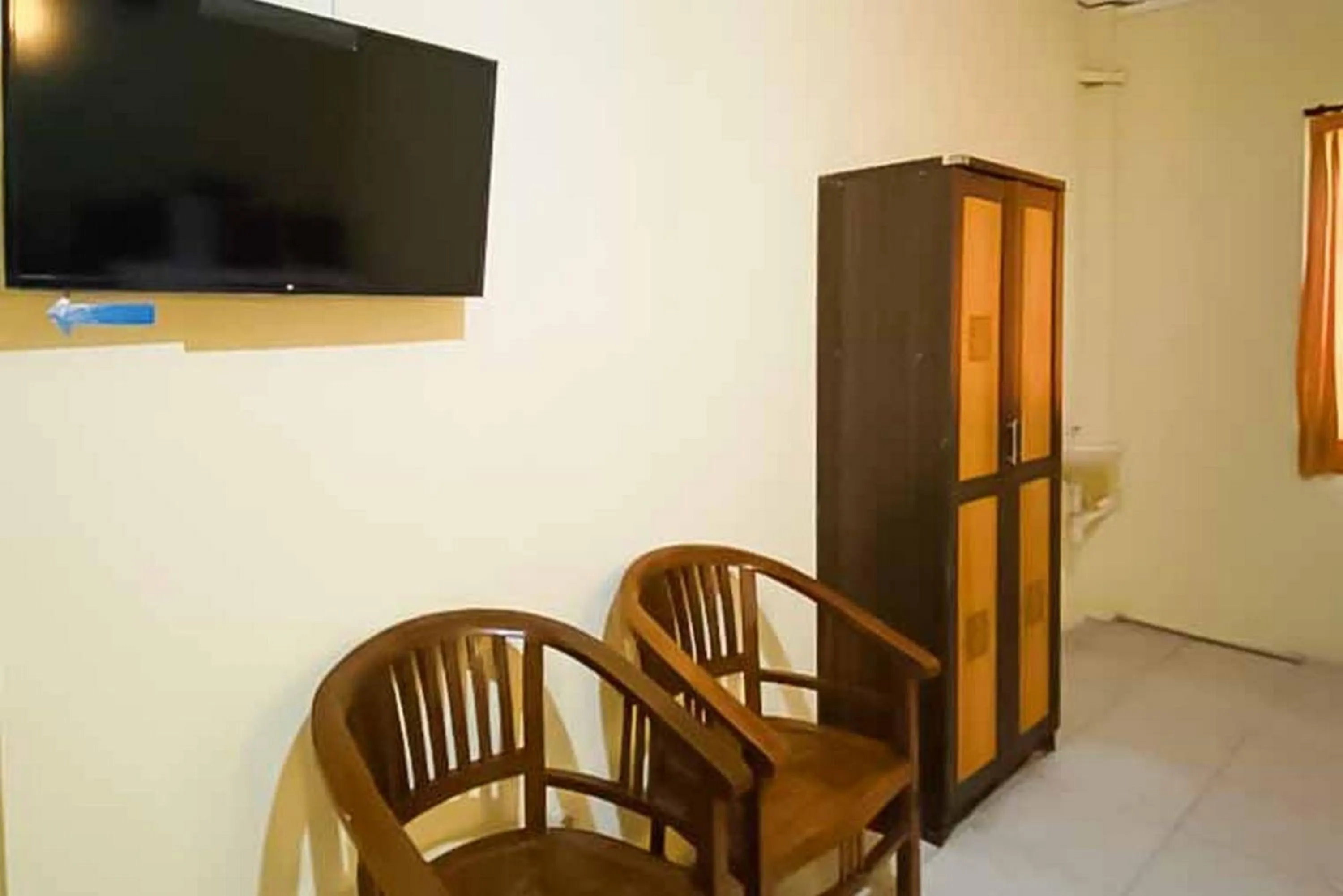 Bedroom in RedDoorz Syariah near T1 Juanda Airport 2