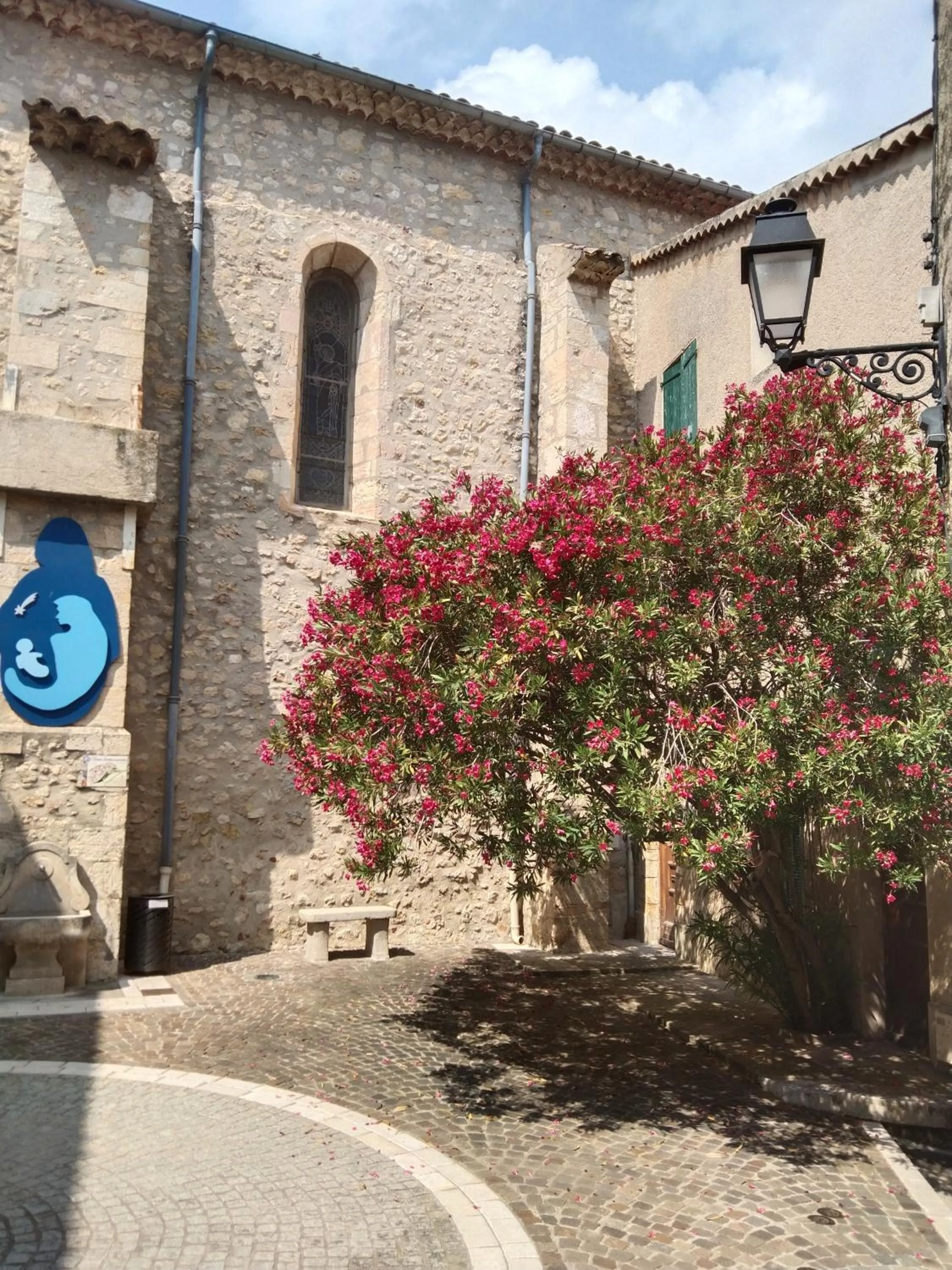 Nearby landmark in Lou calado