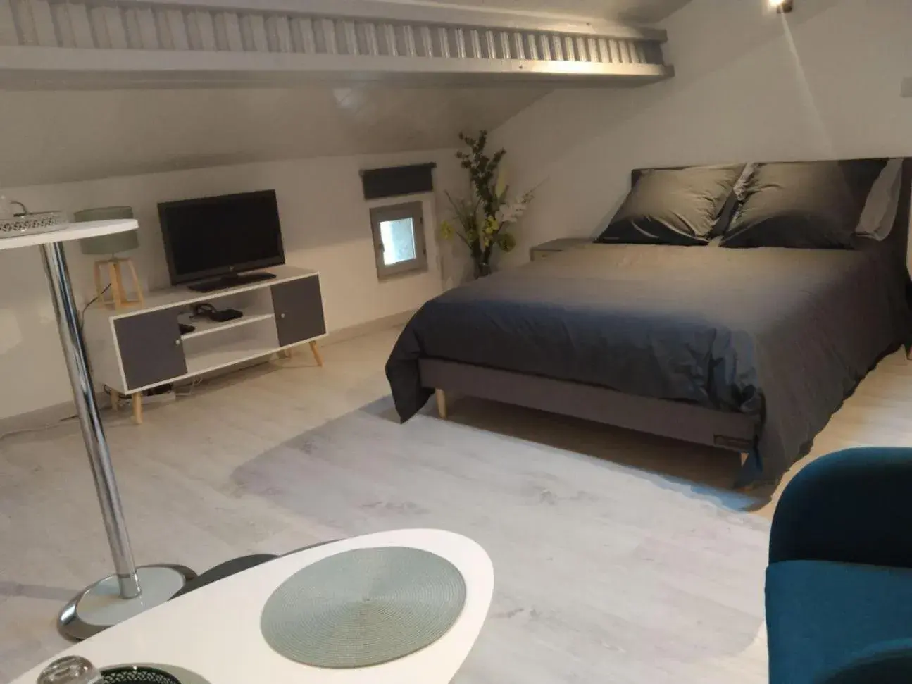 Double Room with Private Bathroom in Lou calado Double Room with Private Bathroom in Lou calado