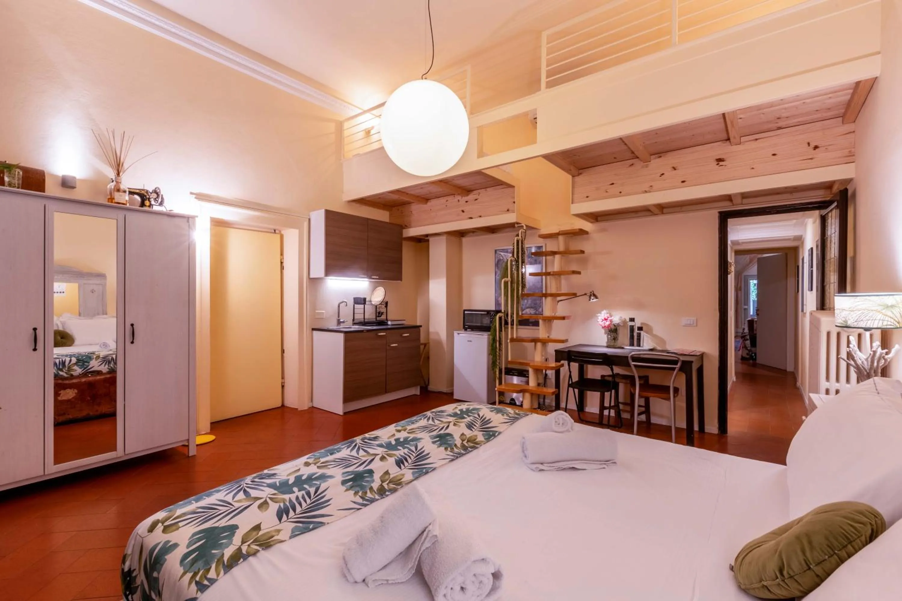 Bedroom, Bed in Secret Garden Firenze B&B