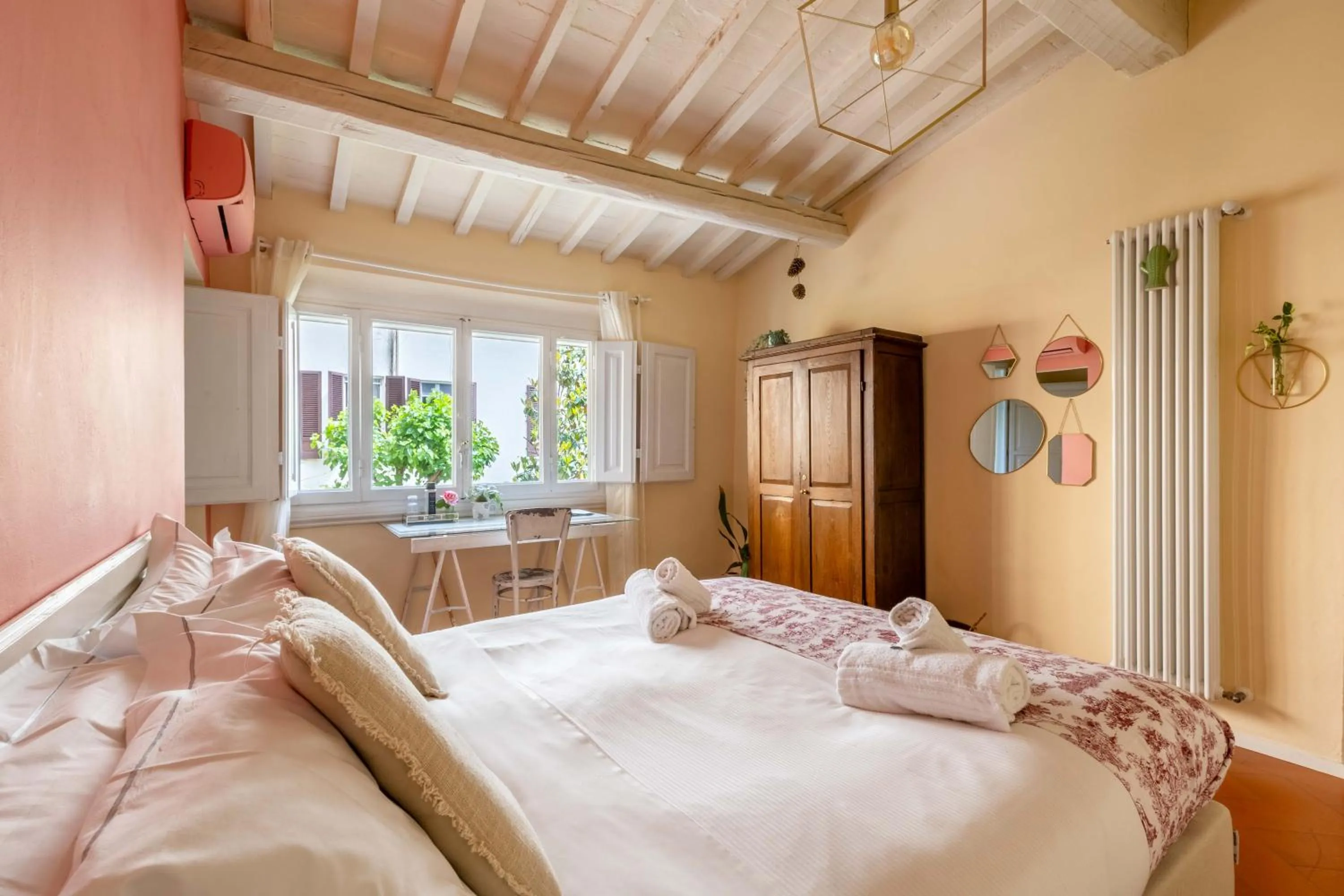 Bedroom, Bed in Secret Garden Firenze B&B