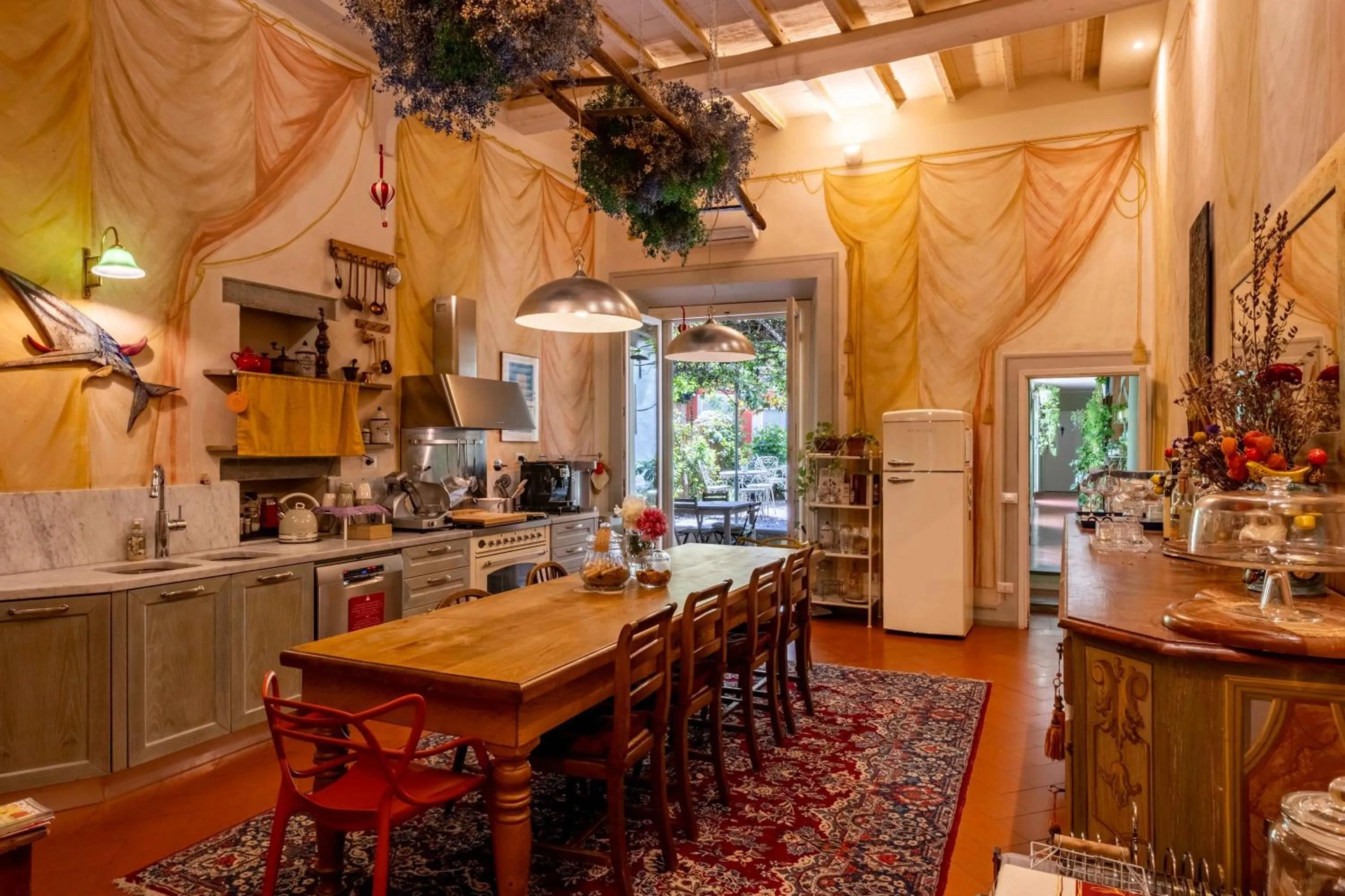 kitchen in Secret Garden Firenze B&B