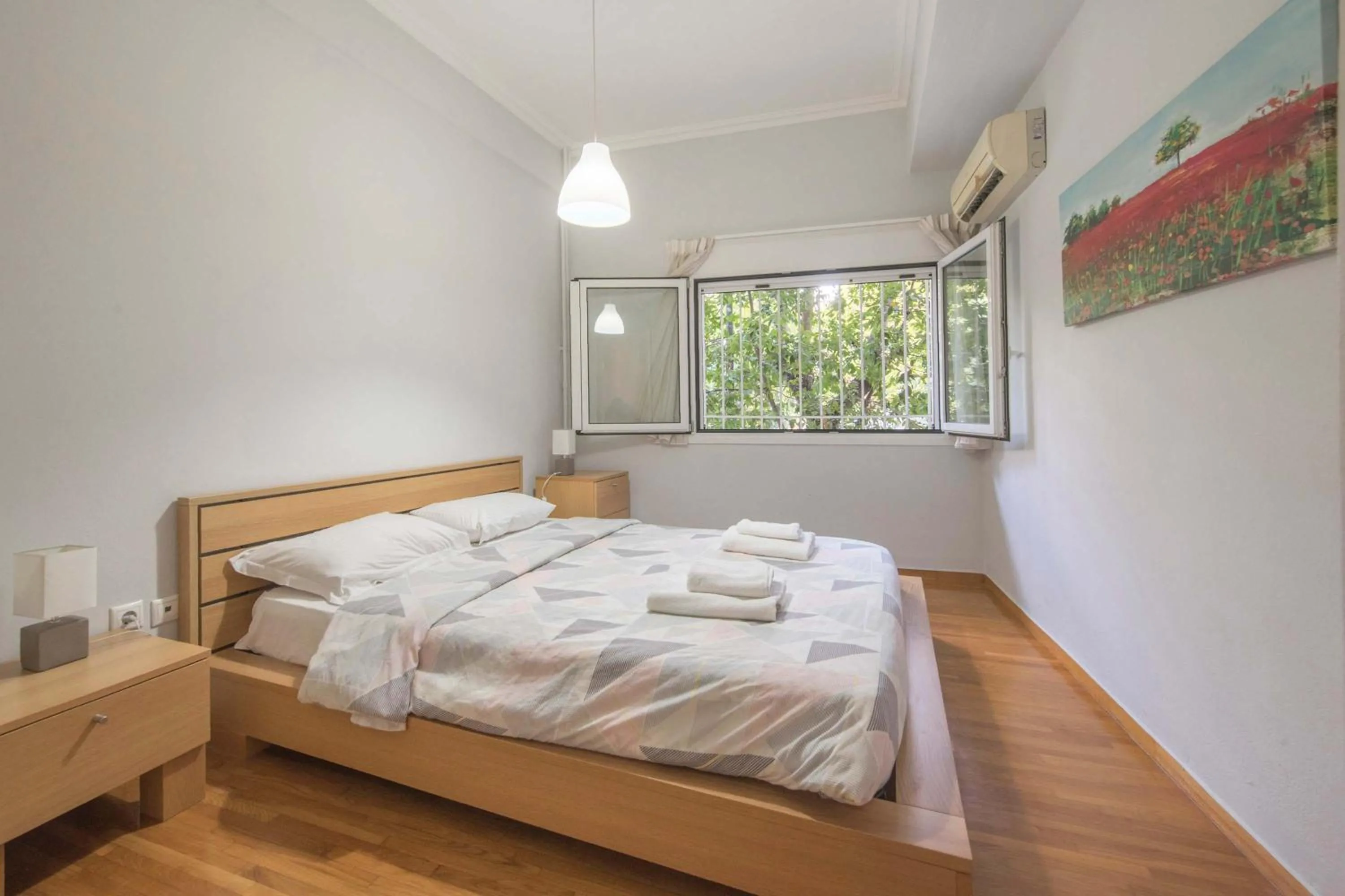 Stylish apt in the Historic heart of the city