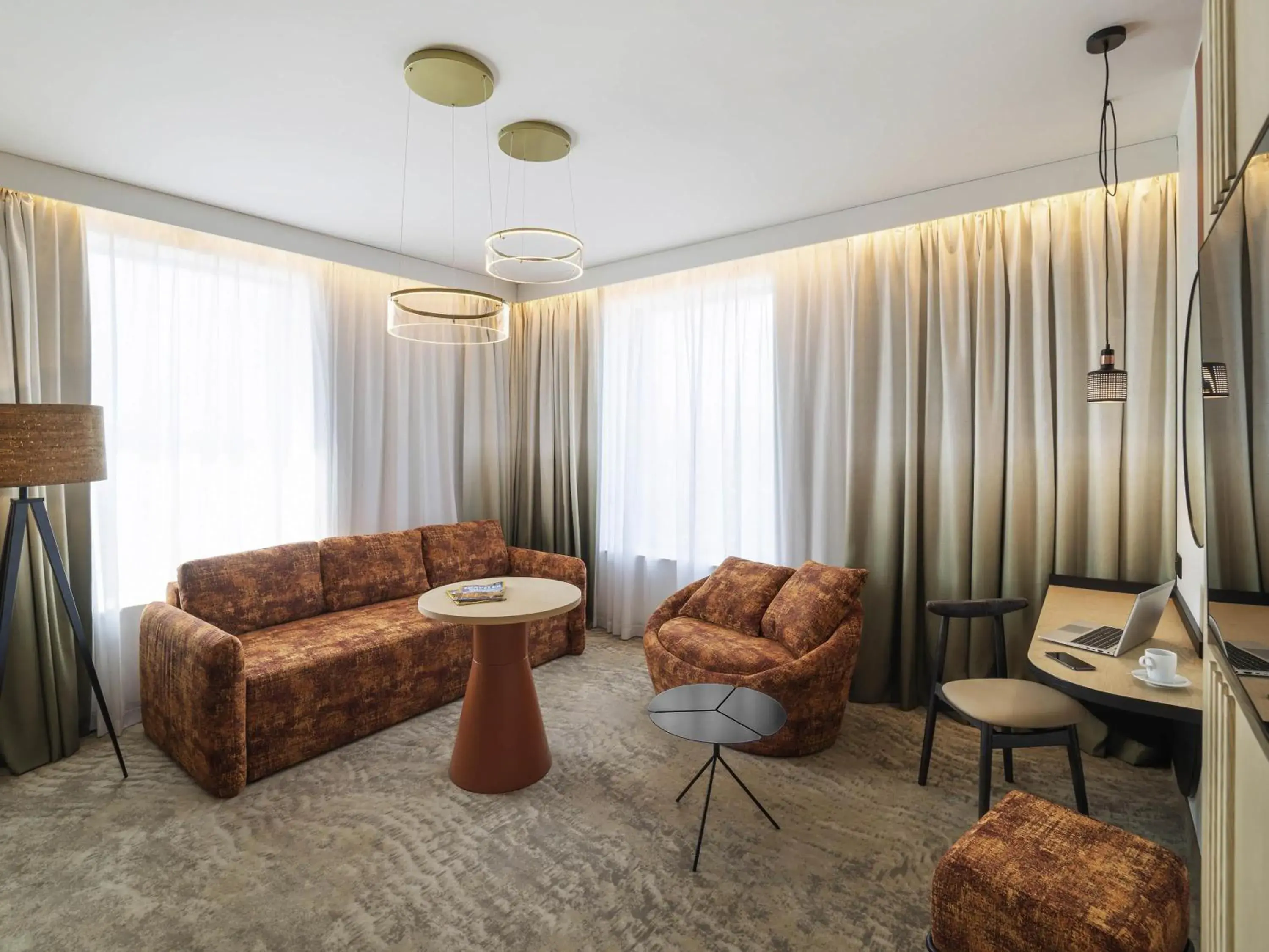 Junior Suite with One Double Bed and Sitting Area in Mercure Katowice Centrum Junior Suite with One Double Bed and Sitting Area in Mercure Katowice Centrum