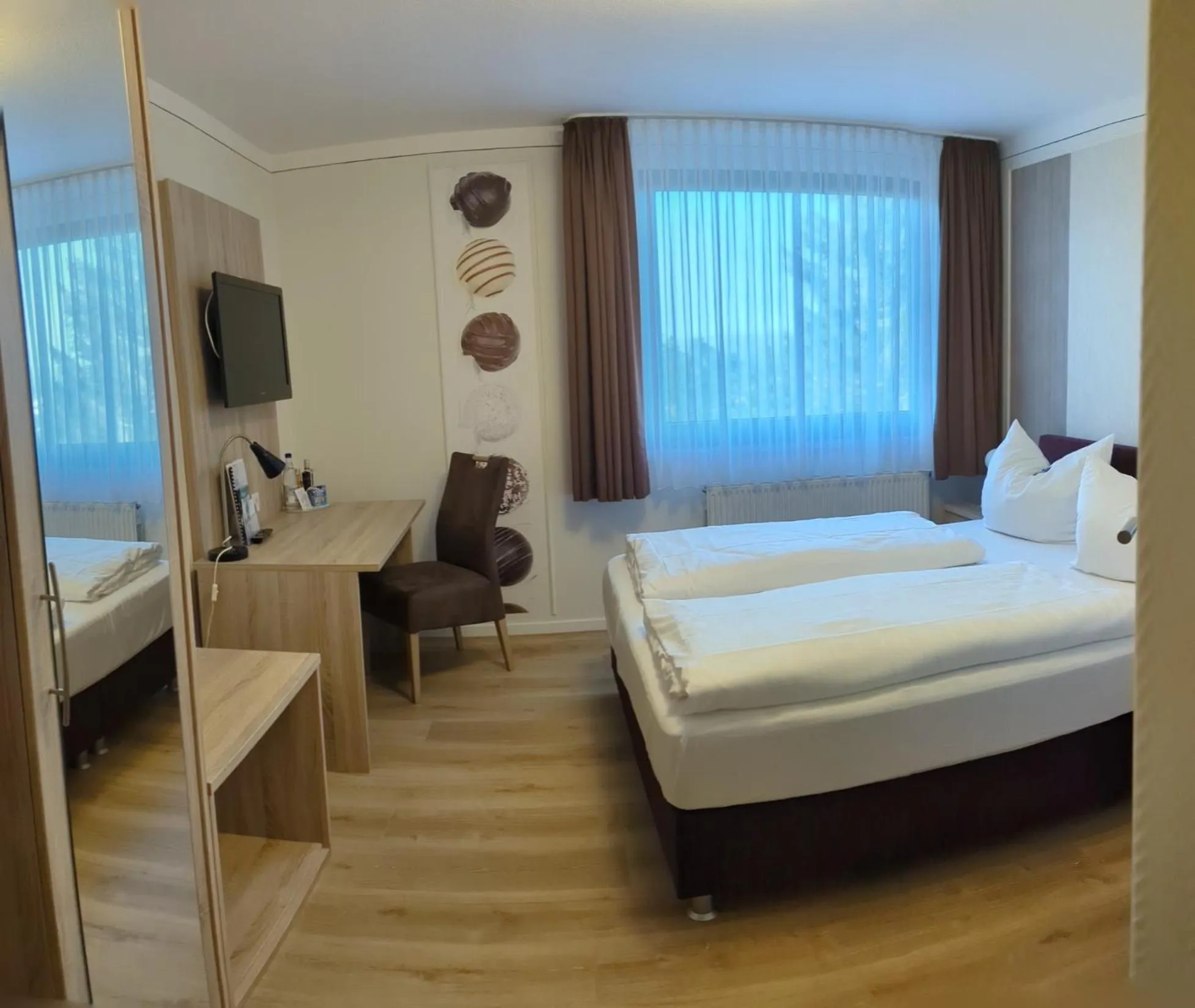Photo of the whole room, Bed in Landhotel Karrenberg