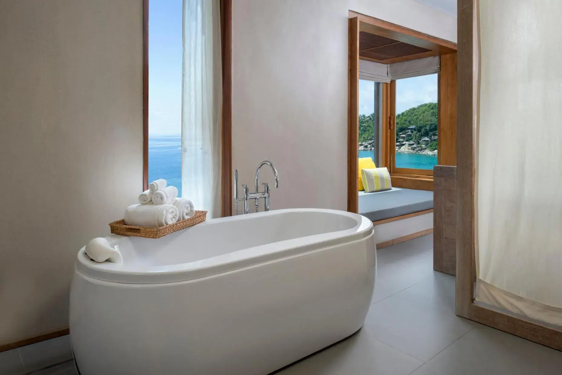 Bathroom in Beach Club by Haadtien Bathroom in Beach Club by Haadtien